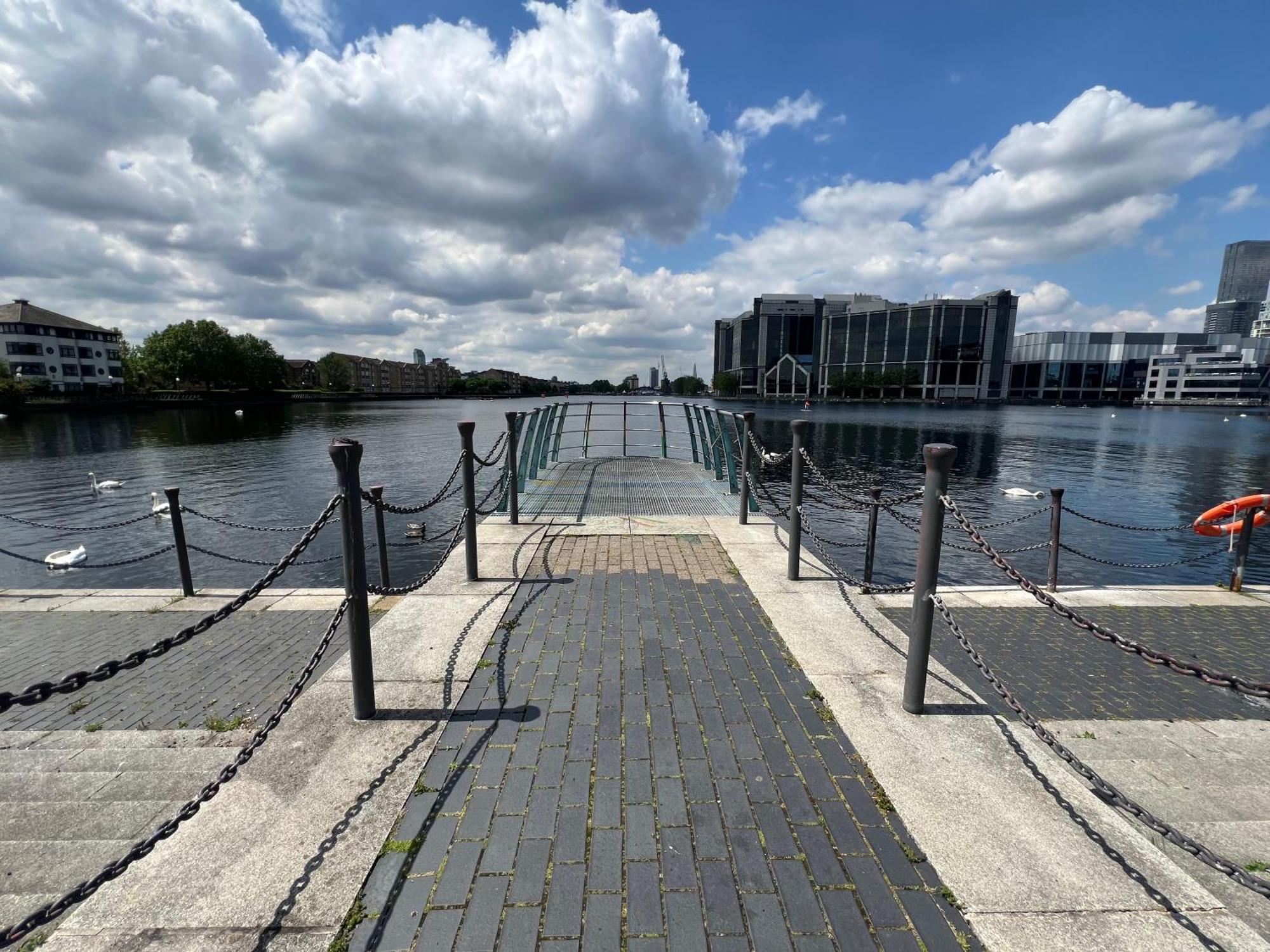 Modern Ground Floor In Canary Wharf, Free Parking Londres