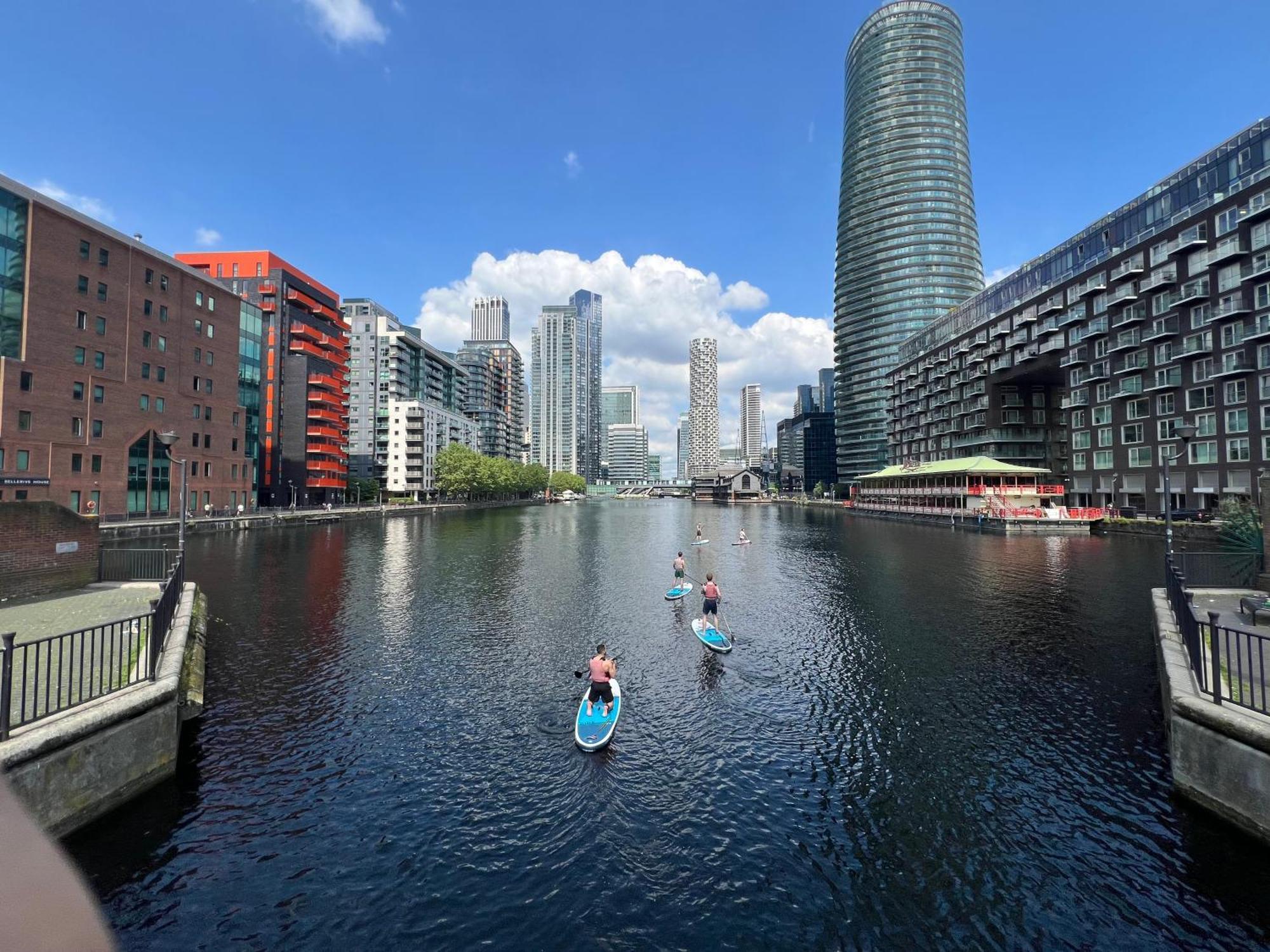 Modern Ground Floor In Canary Wharf, Free Parking Londres