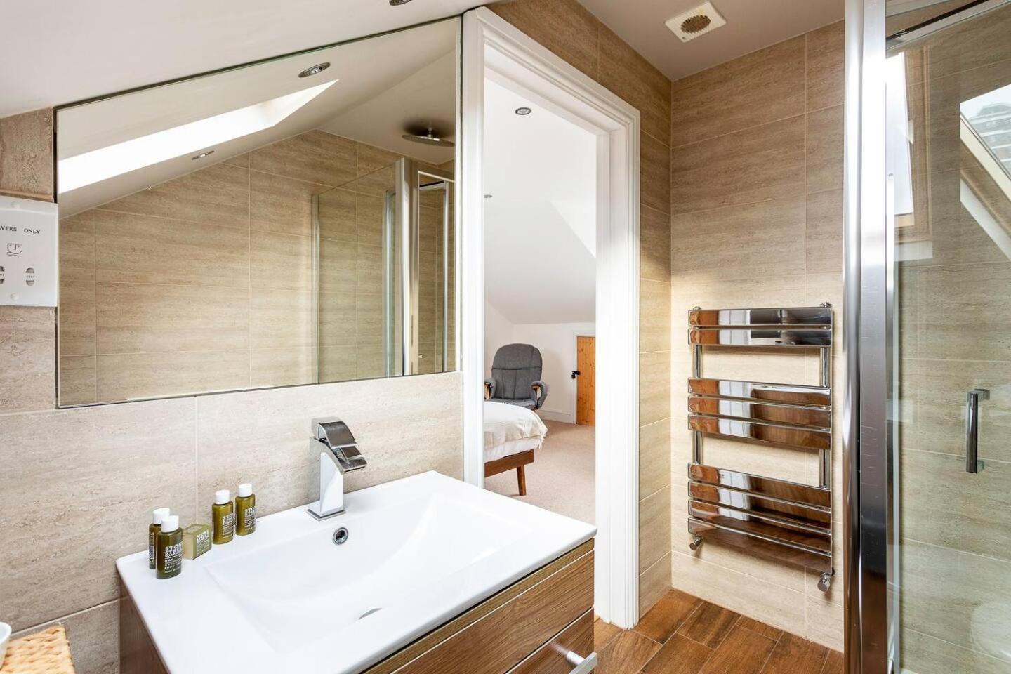Pass The Keys Spacious Camberwell House 30min Bus * Londen