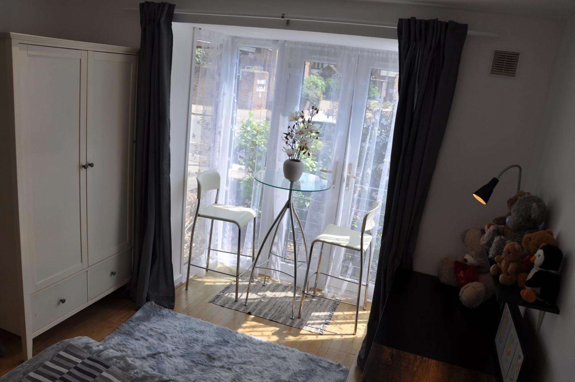Modern Ground Floor In Canary Wharf, Free Parking Apartamento Londres