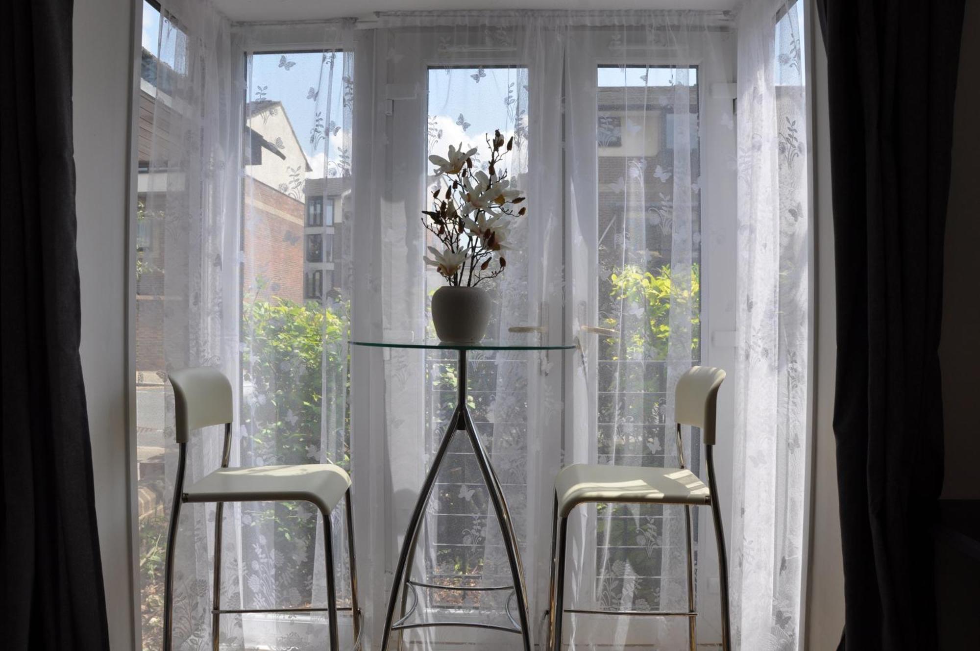 Modern Ground Floor In Canary Wharf, Free Parking Apartamento *