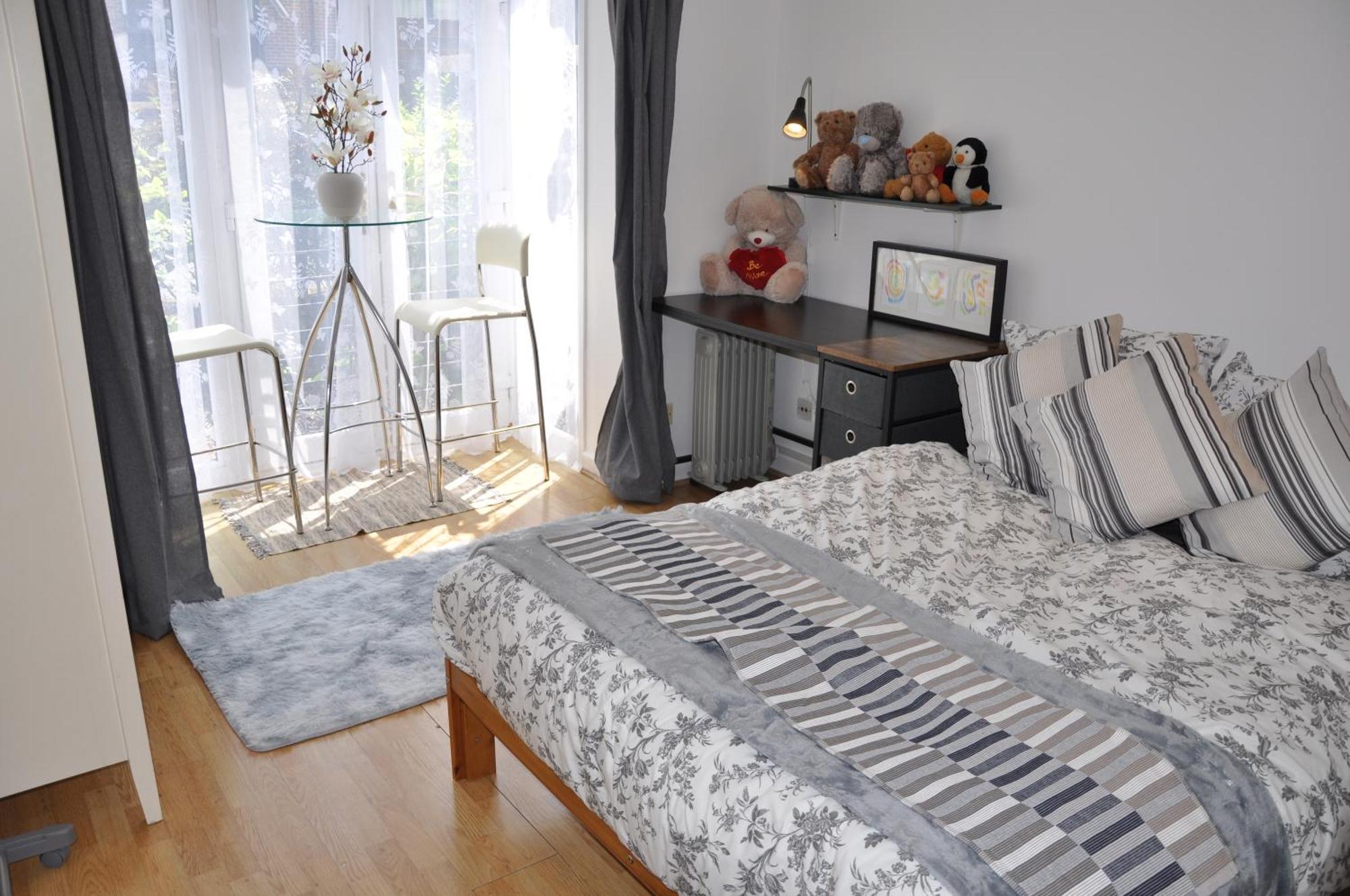 Modern Ground Floor In Canary Wharf, Free Parking Londres
