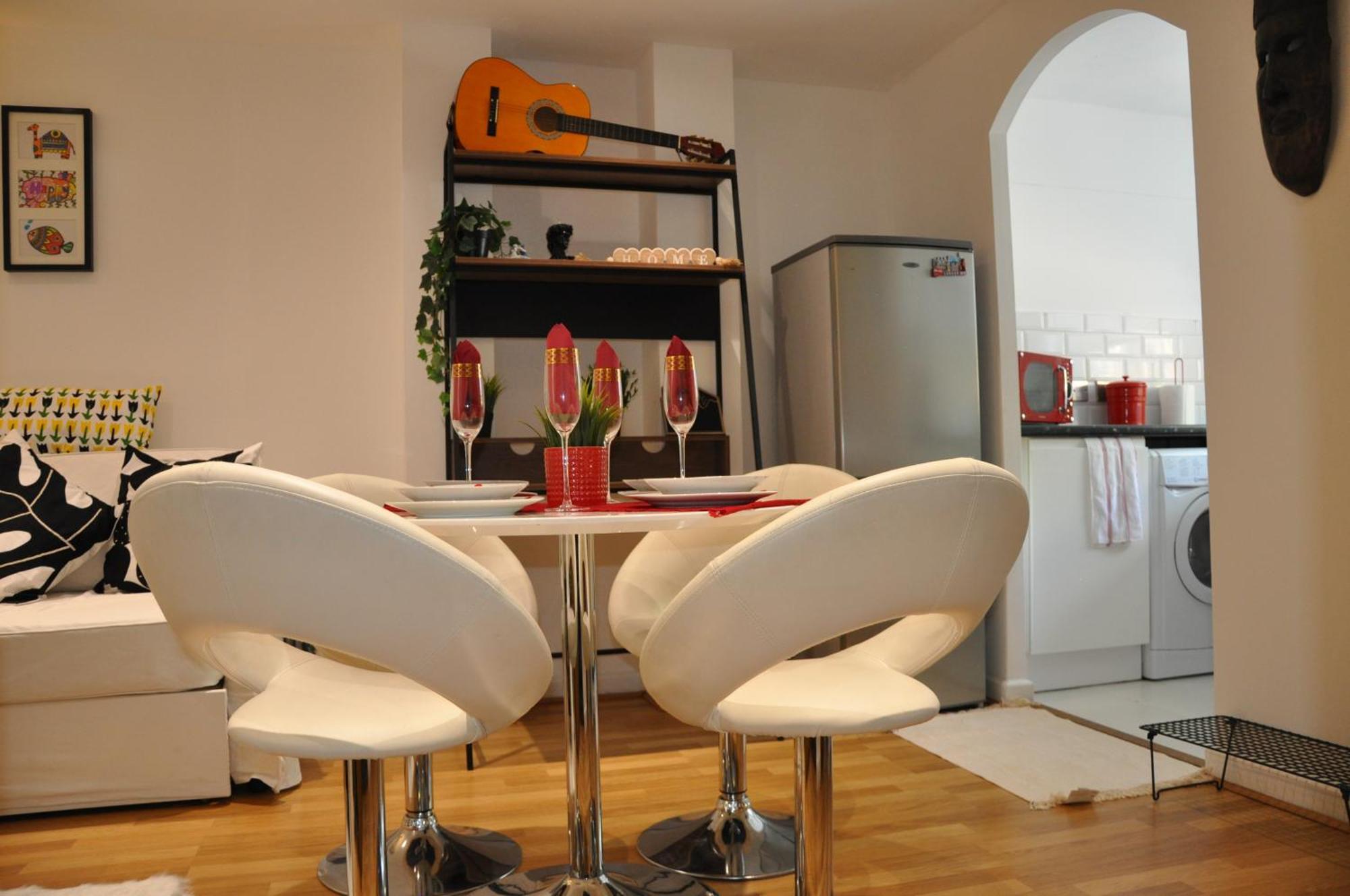 Modern Ground Floor In Canary Wharf, Free Parking Londres