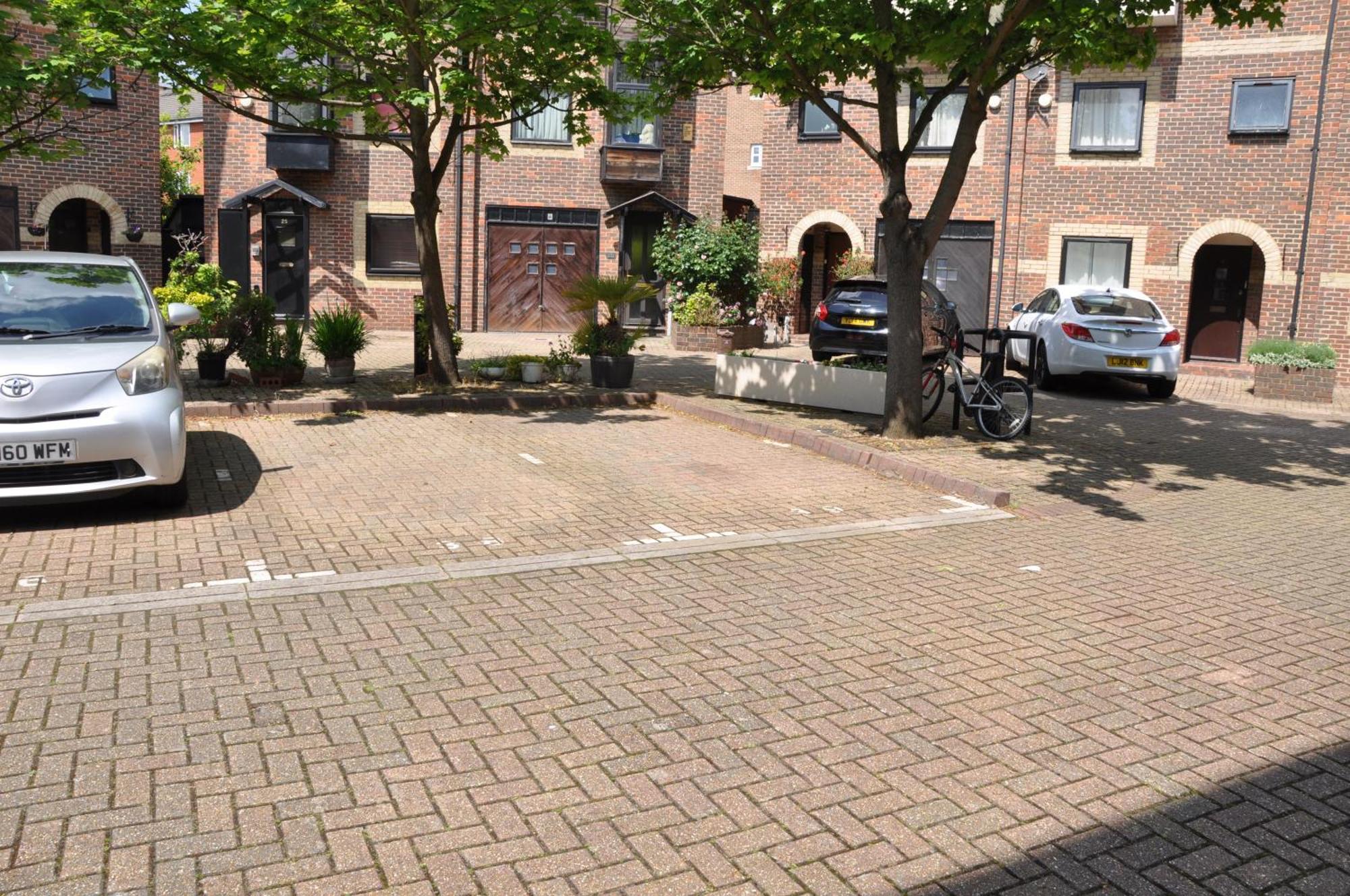 Modern Ground Floor In Canary Wharf, Free Parking Londres