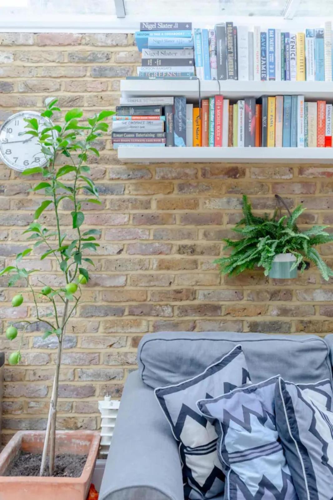Сasa de vacaciones Beautifully Designed 2bd House - By Queen's Park!