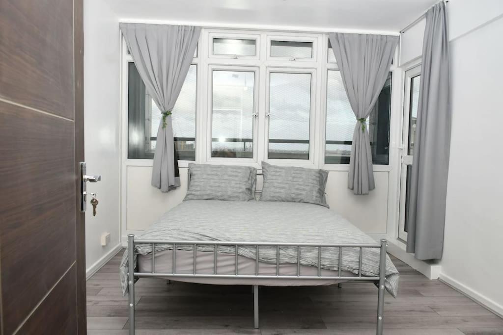 Away From Apartamento *