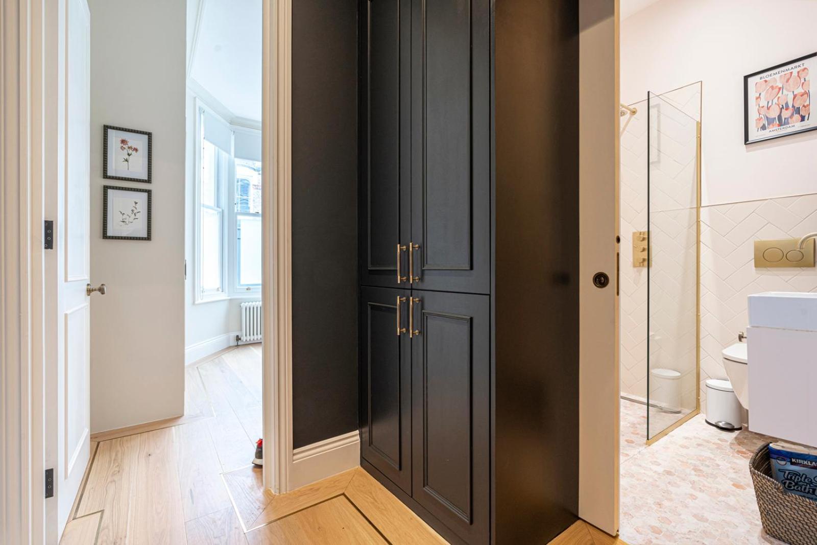 Elegant Flat Near Notting Hill By Underthedoormat