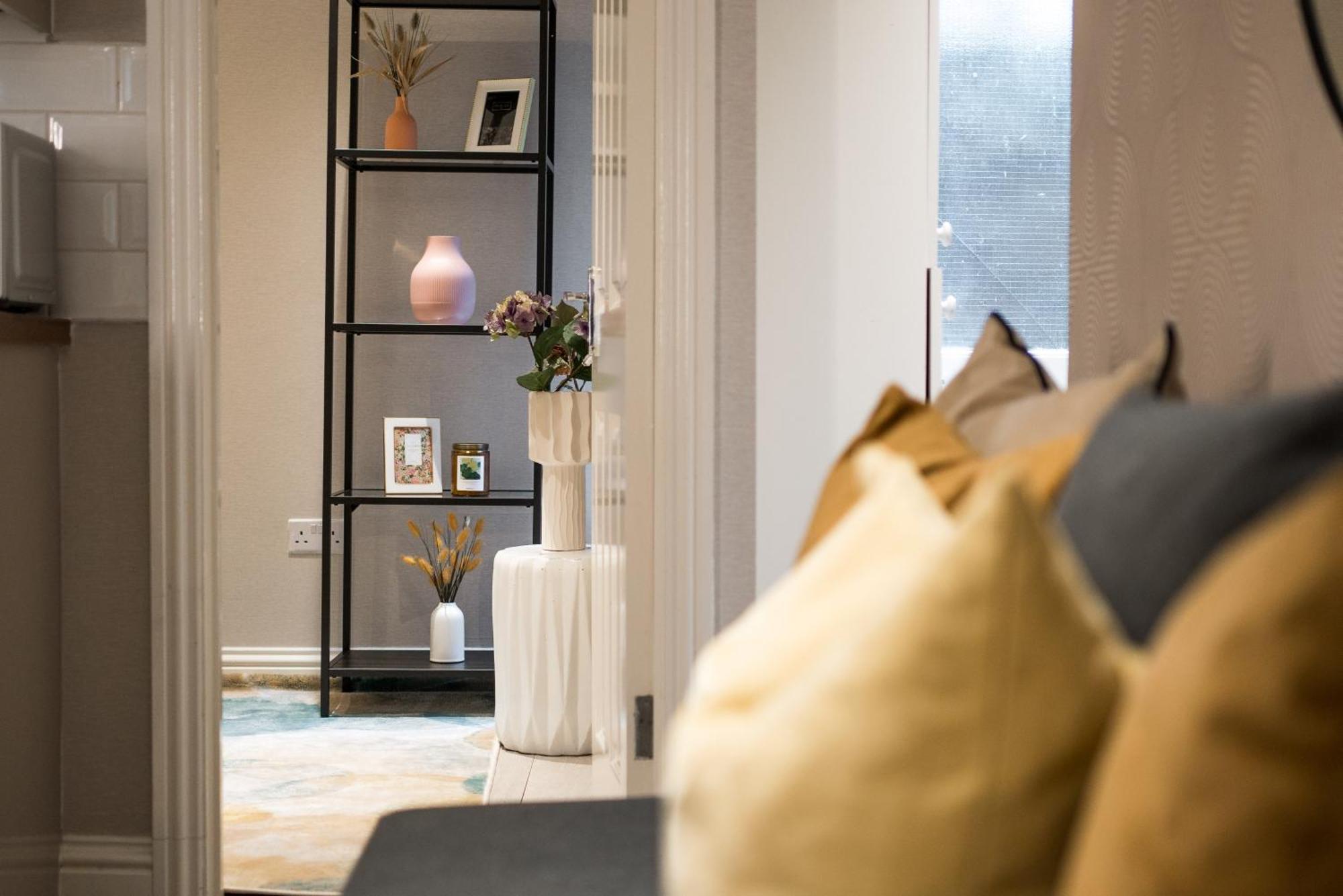 Rd Central-cozy-westfields-2bed-new-westfields- London