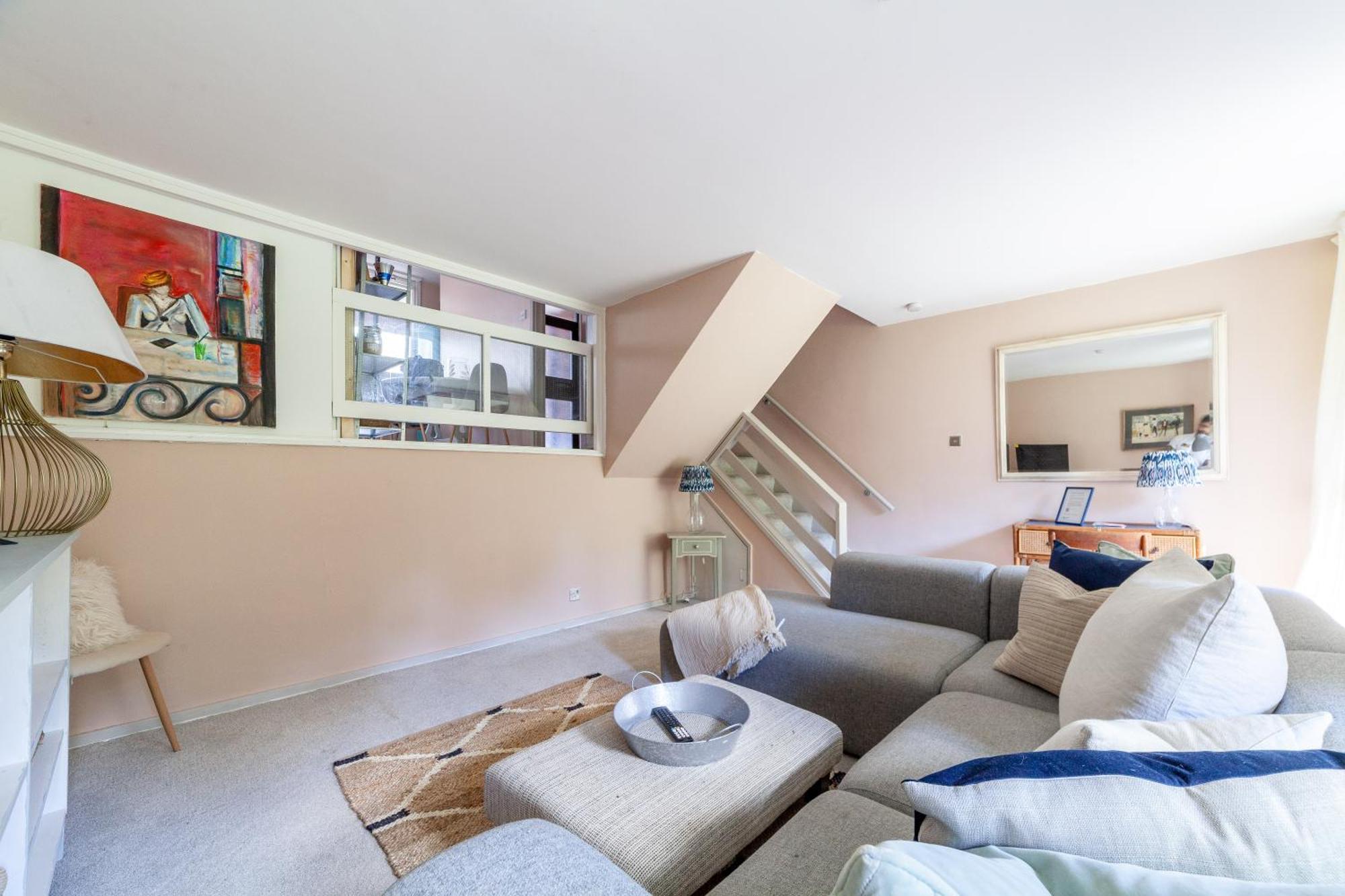 Mezzanine 3-bed In Central London, By Westminster