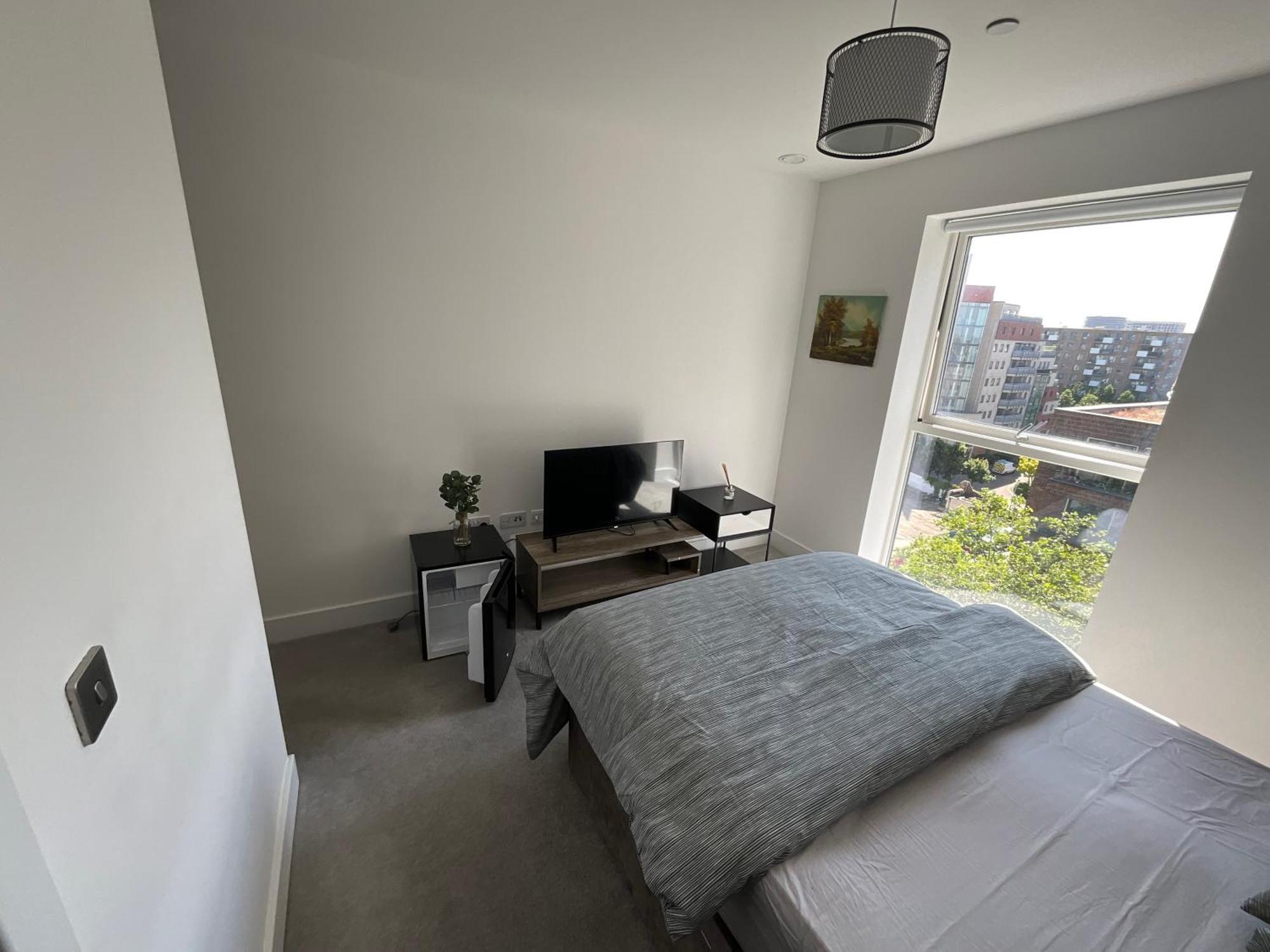 Apartment 1br Gem In Shared Near O2 Arena & Excel With Patio, Private Bath, Free Parking & Garden London