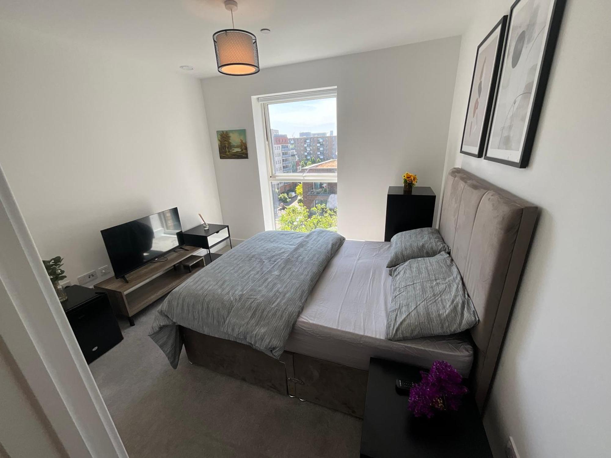 Apartment 1br Gem In Shared Near O2 Arena & Excel With Patio, Private Bath, Free Parking & Garden London