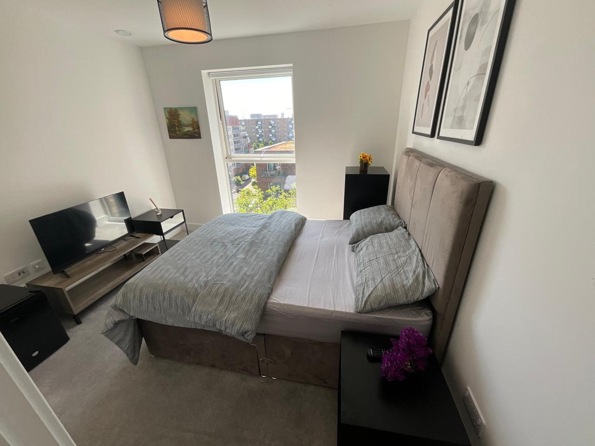 1br Gem In Shared Near O2 Arena & Excel With Patio, Private Bath, Free Parking & Garden London