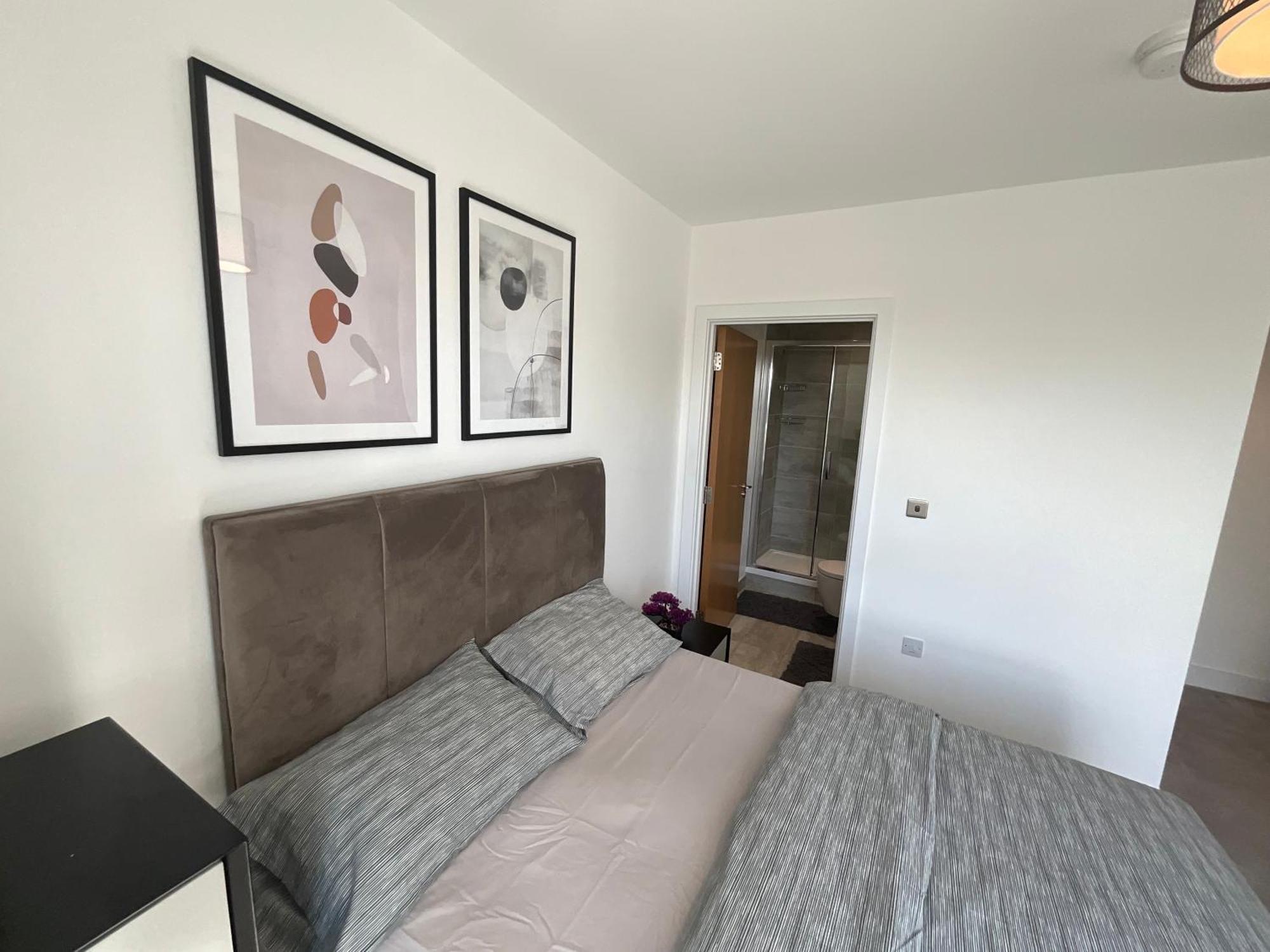 Apartment 1br Gem In Shared Near O2 Arena & Excel With Patio, Private Bath, Free Parking & Garden