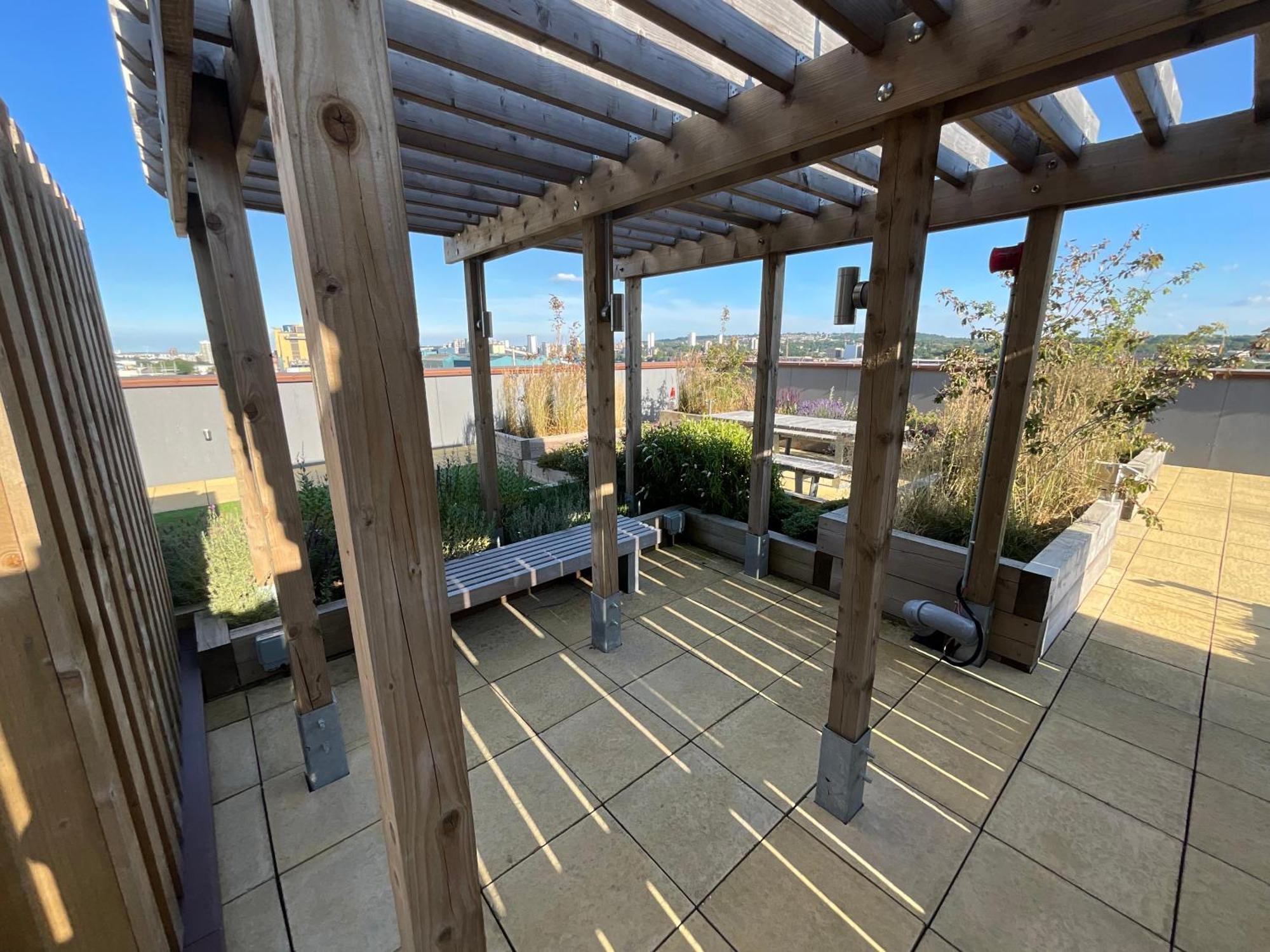 Apartment 1br Gem In Shared Near O2 Arena & Excel With Patio, Private Bath, Free Parking & Garden London