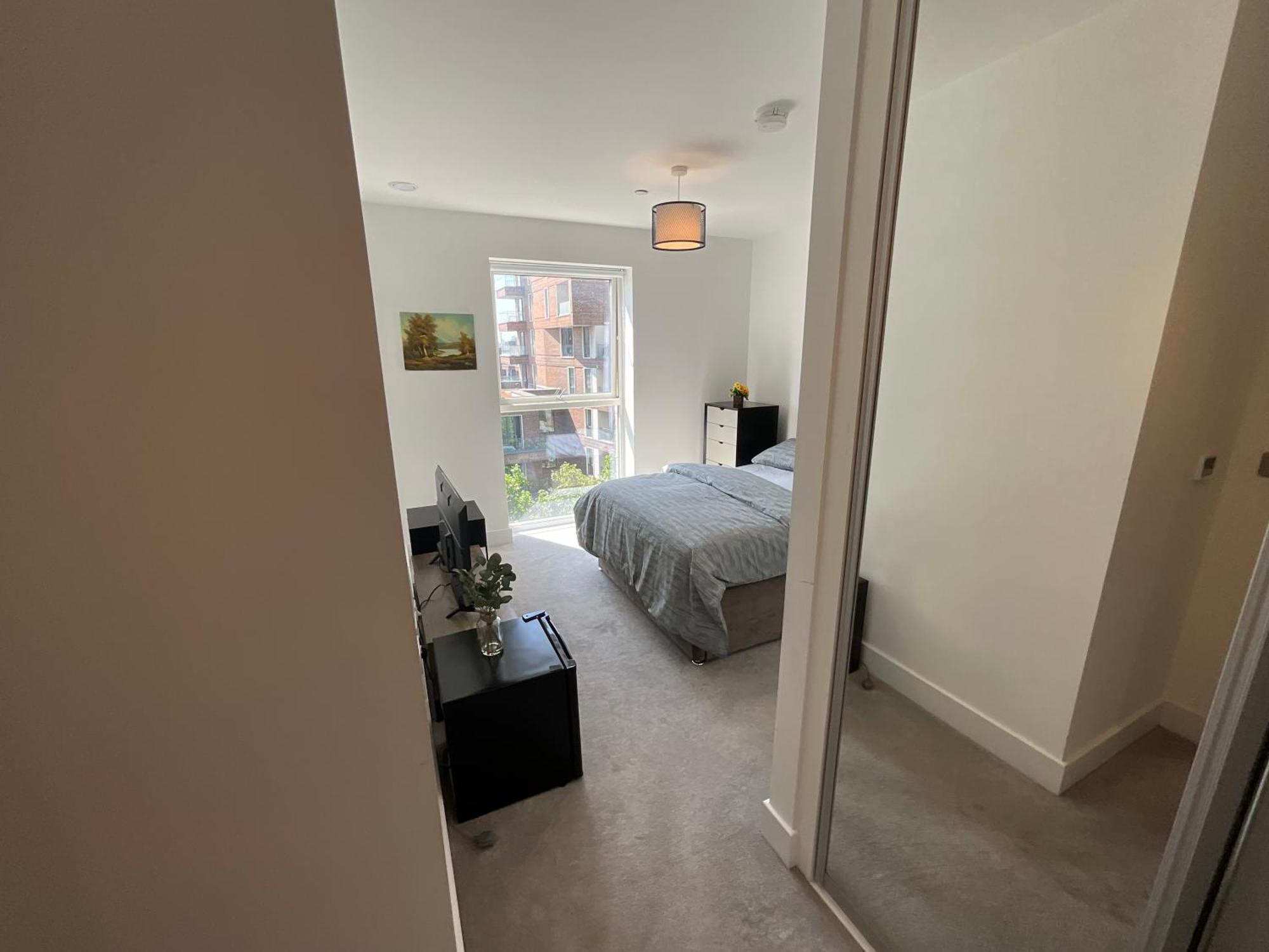 1br Gem In Shared Near O2 Arena & Excel With Patio, Private Bath, Free Parking & Garden
