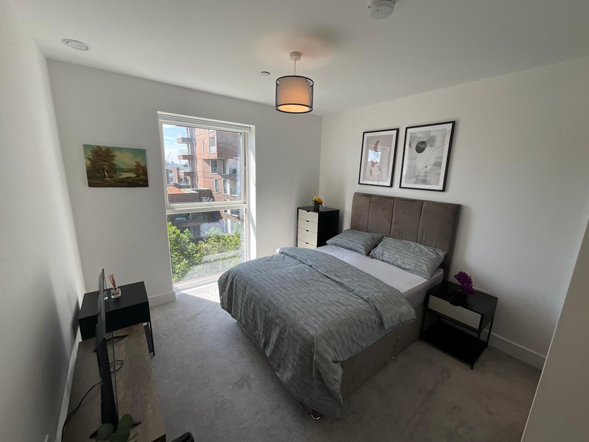 1br Gem In Shared Near O2 Arena & Excel With Patio, Private Bath, Free Parking & Garden Apartment *