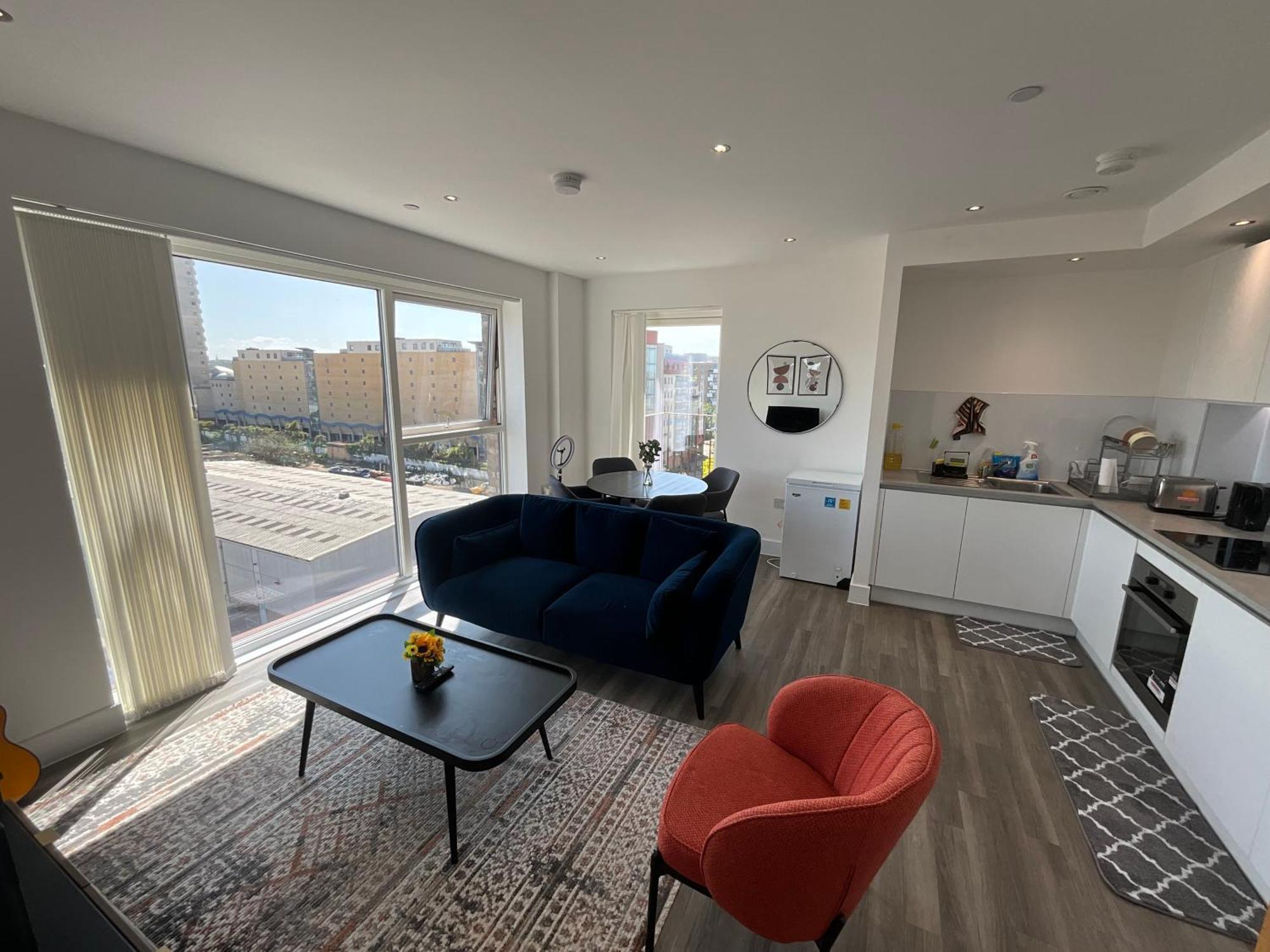 1br Gem In Shared Near O2 Arena & Excel With Patio, Private Bath, Free Parking & Garden Apartment