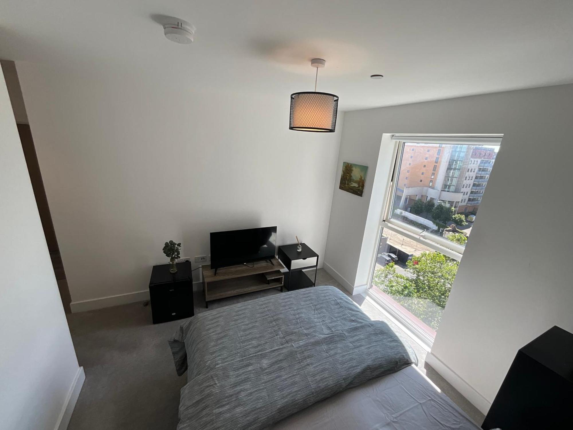 1br Gem In Shared Near O2 Arena & Excel With Patio, Private Bath, Free Parking & Garden *