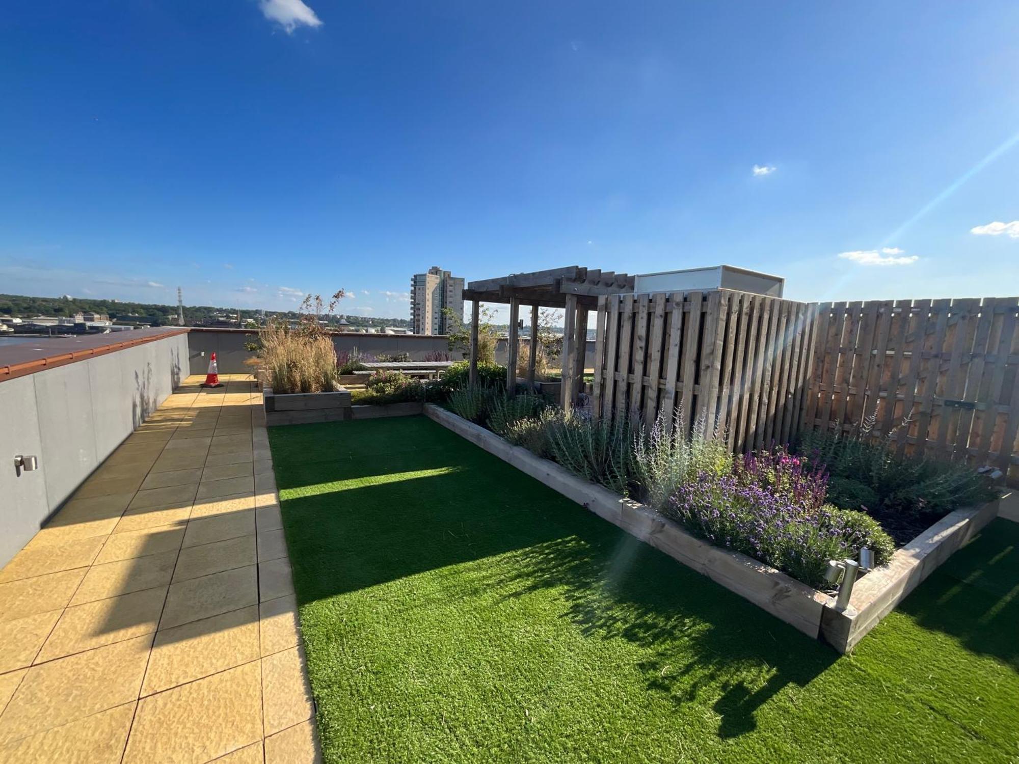 1br Gem In Shared Near O2 Arena & Excel With Patio, Private Bath, Free Parking & Garden London