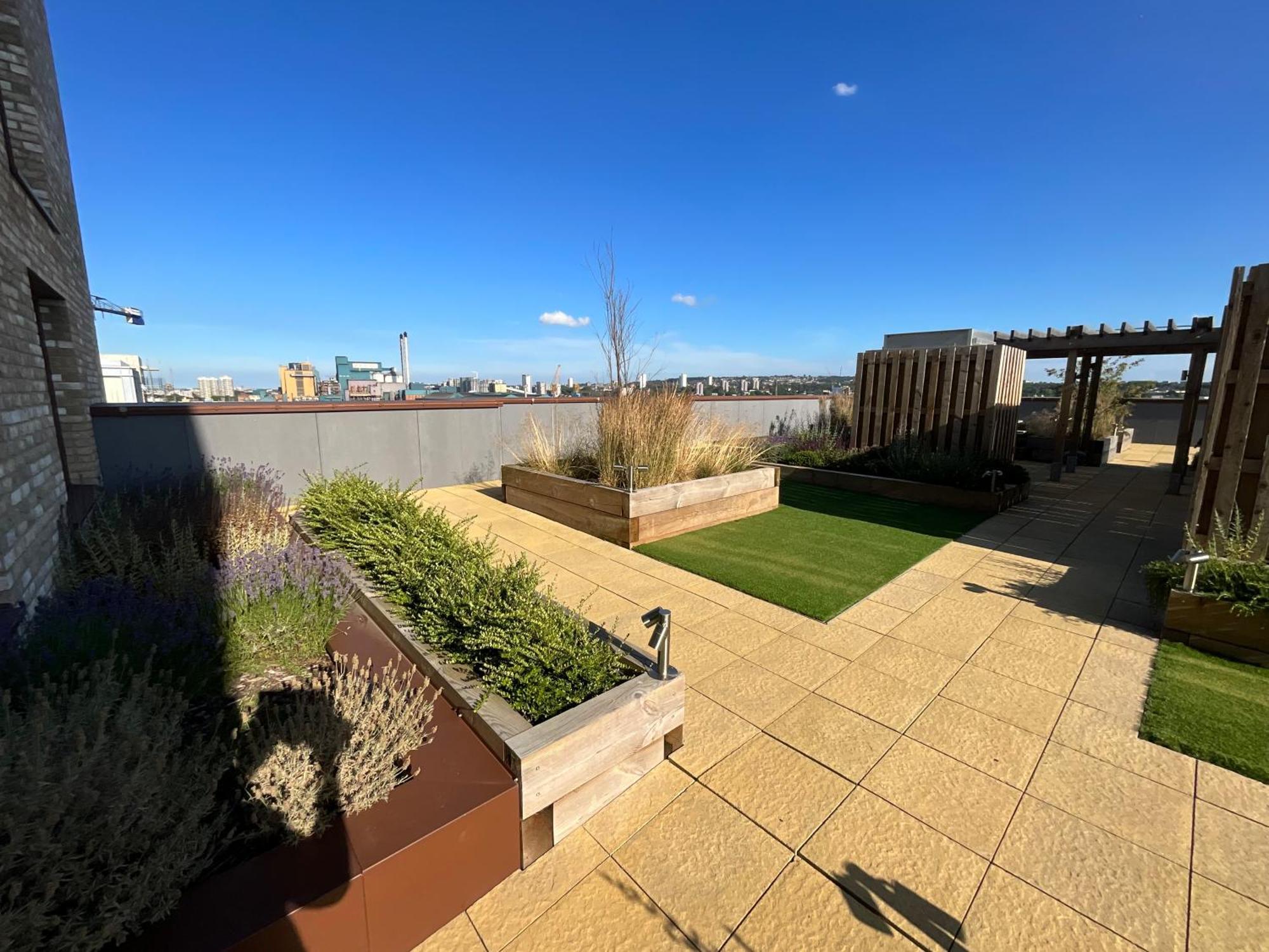 1br Gem In Shared Near O2 Arena & Excel With Patio, Private Bath, Free Parking & Garden Apartment