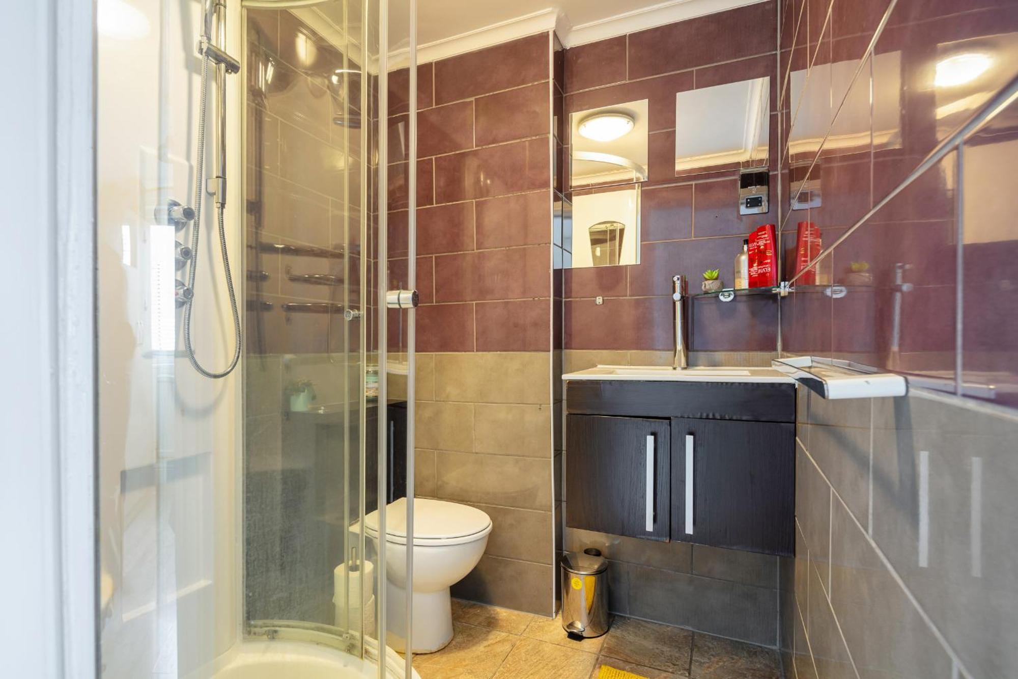 Perfect Location 2bed 2bath Apartment *