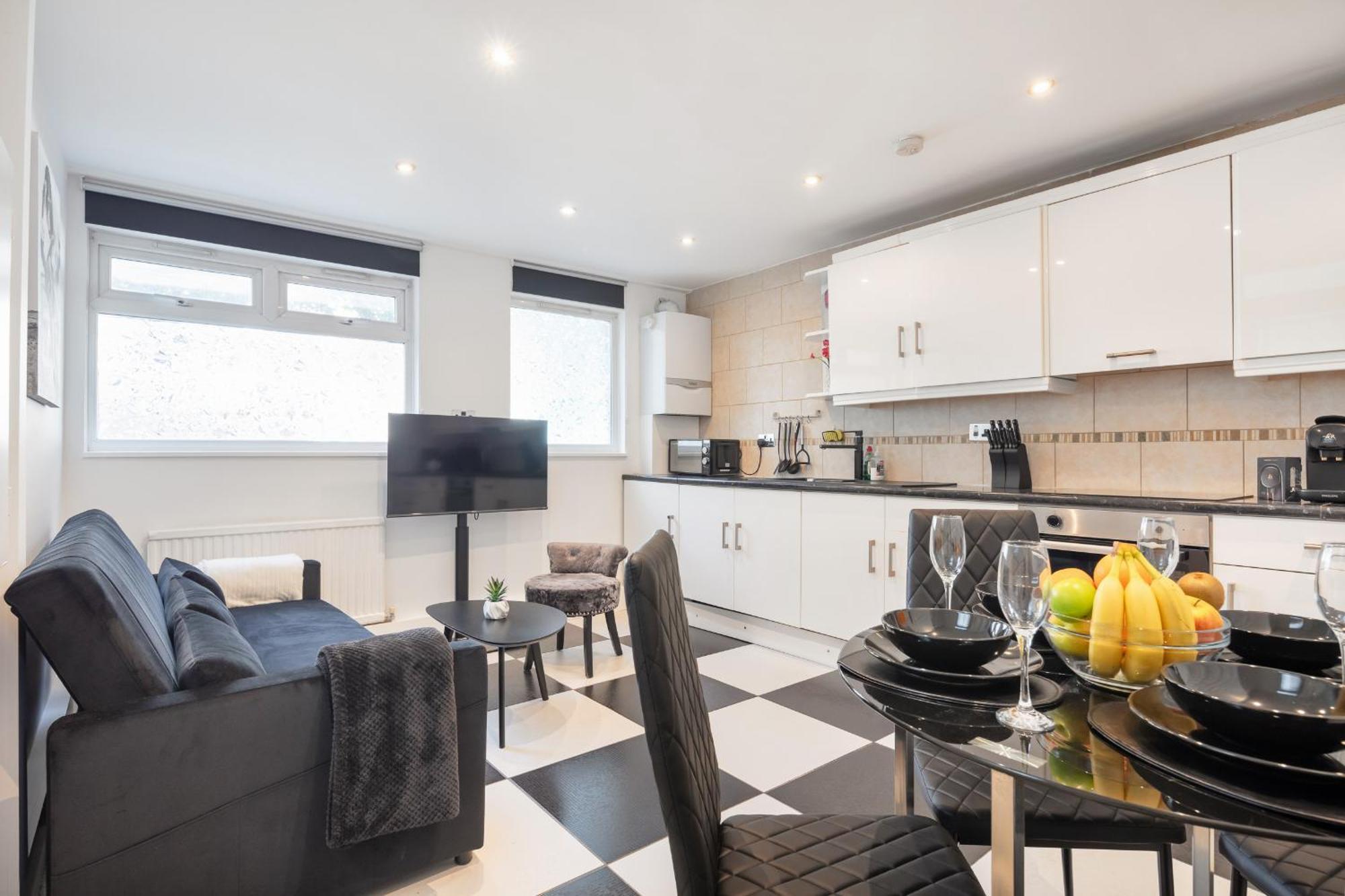 Perfect Location 2bed 2bath Apartment London