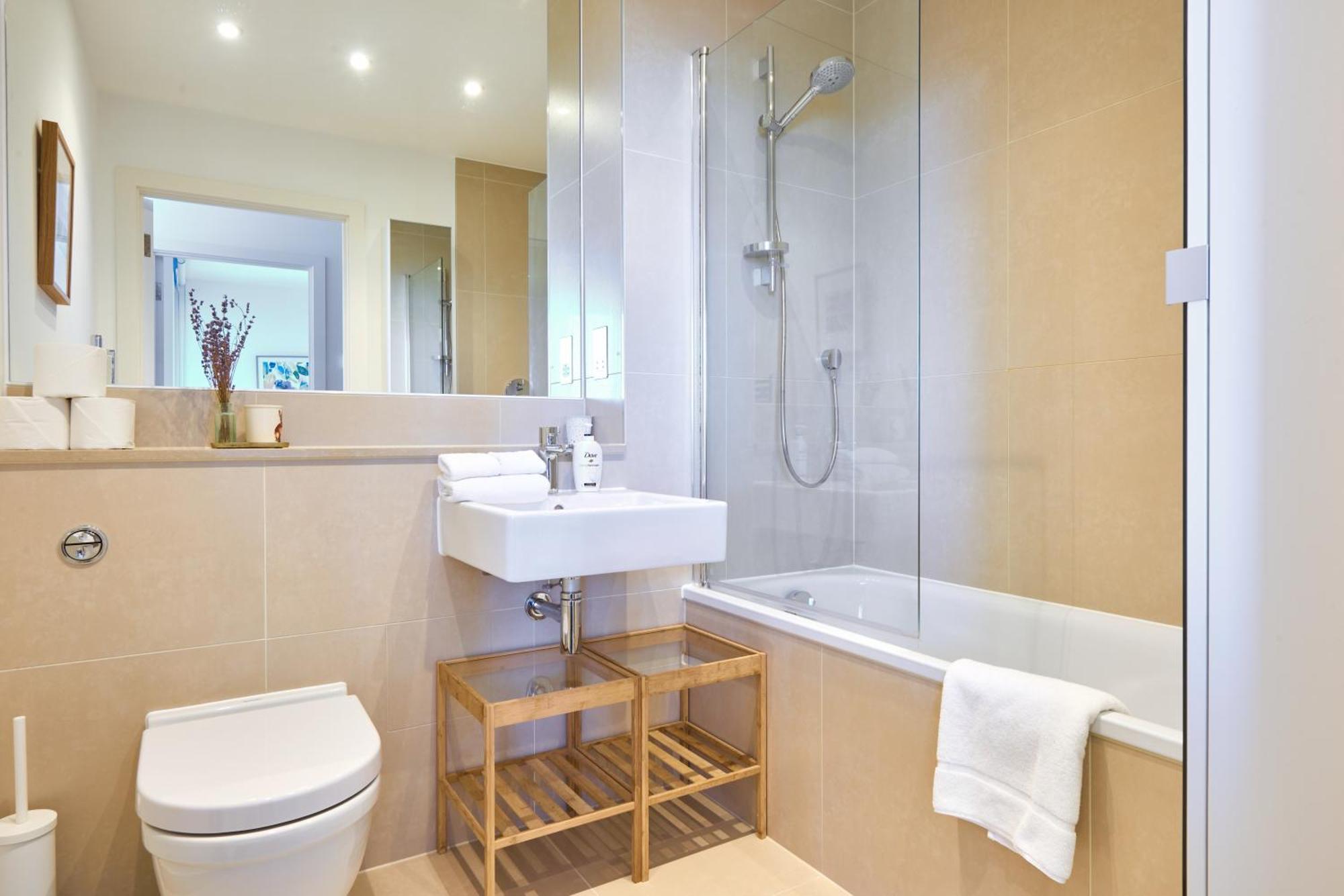 Beautiful 1 Bedroom With Balcony Near Mile End Londres