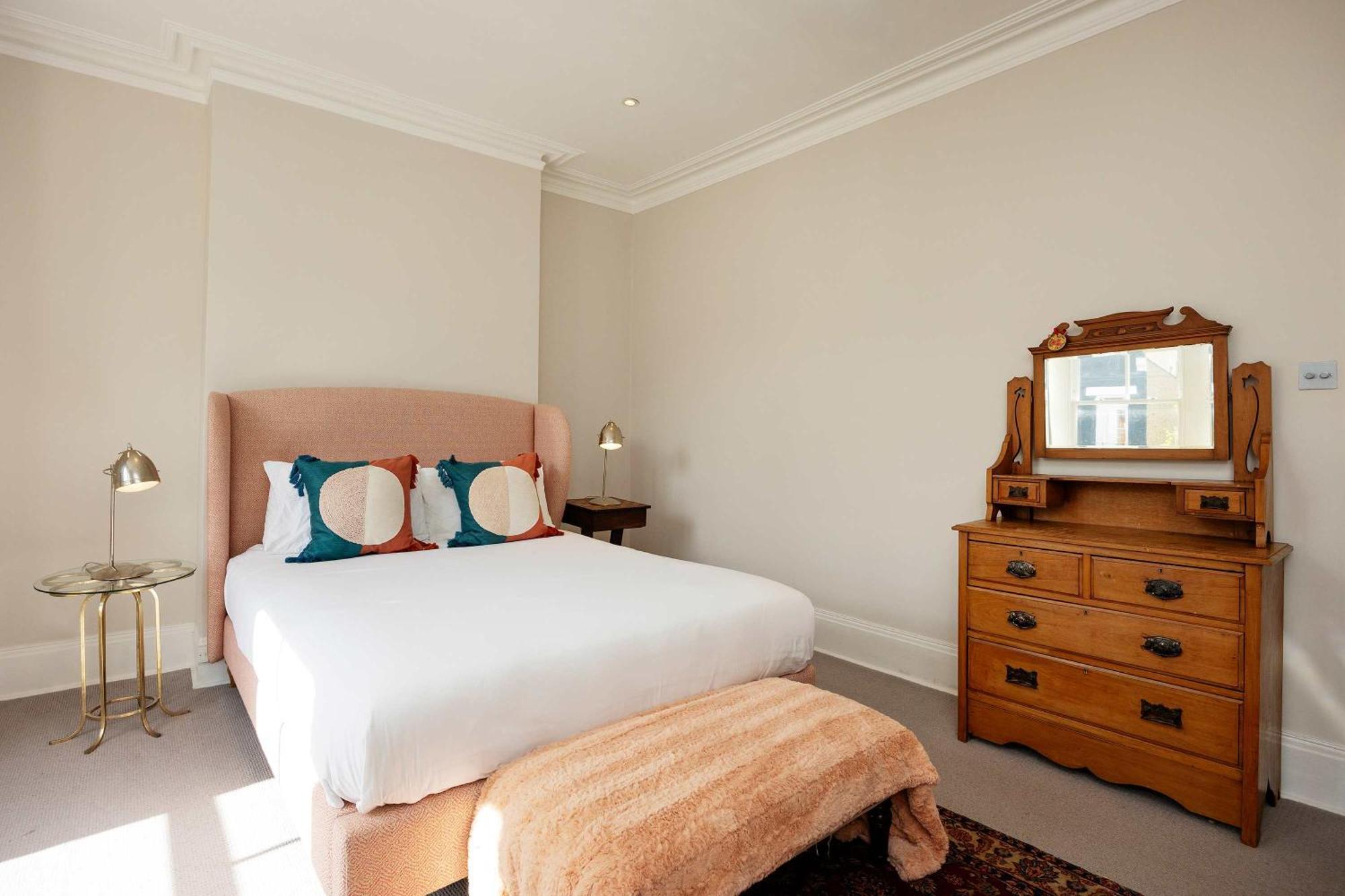 Veeve - The Wimbledon Retreat