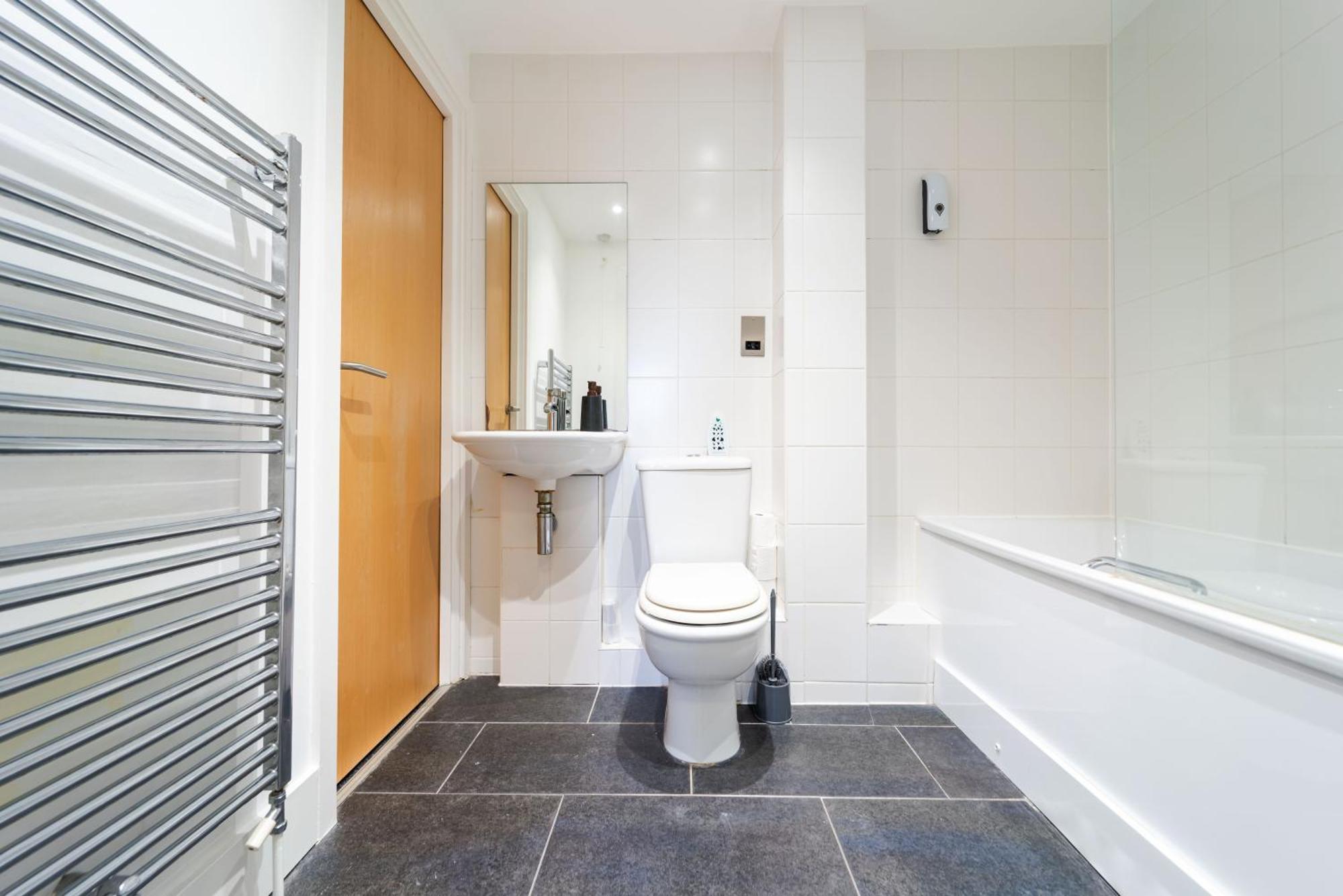 Luxury Docklands 2bed Apt- Close To Excel- Canary Wharf- Airport - 02 Arena- Free Parking- Ps 4 Apartment London
