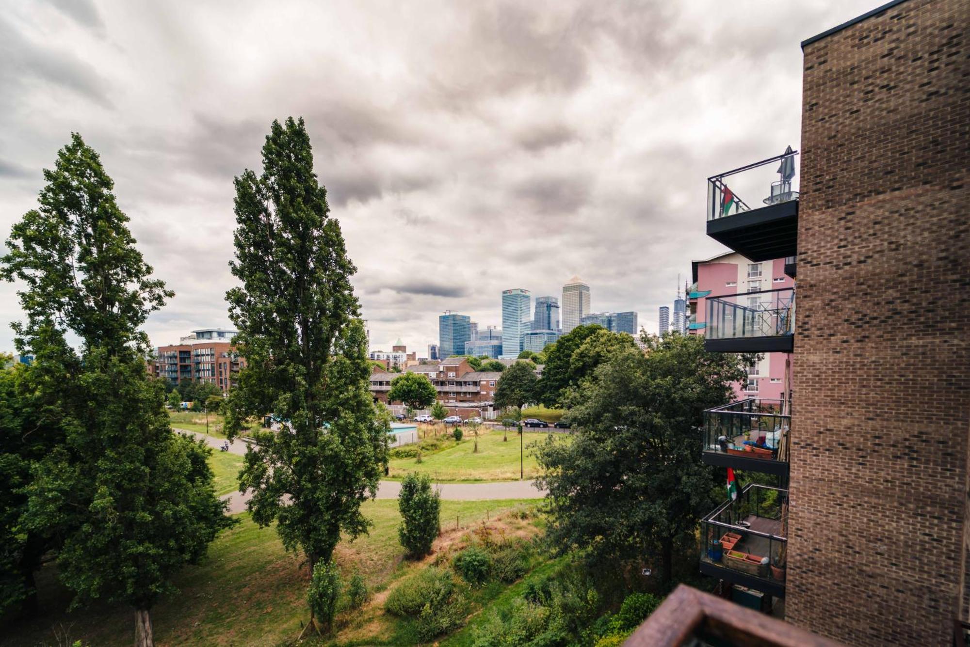 Luxury Docklands 2bed Apt- Close To Excel- Canary Wharf- Airport - 02 Arena- Free Parking- Ps 4 *