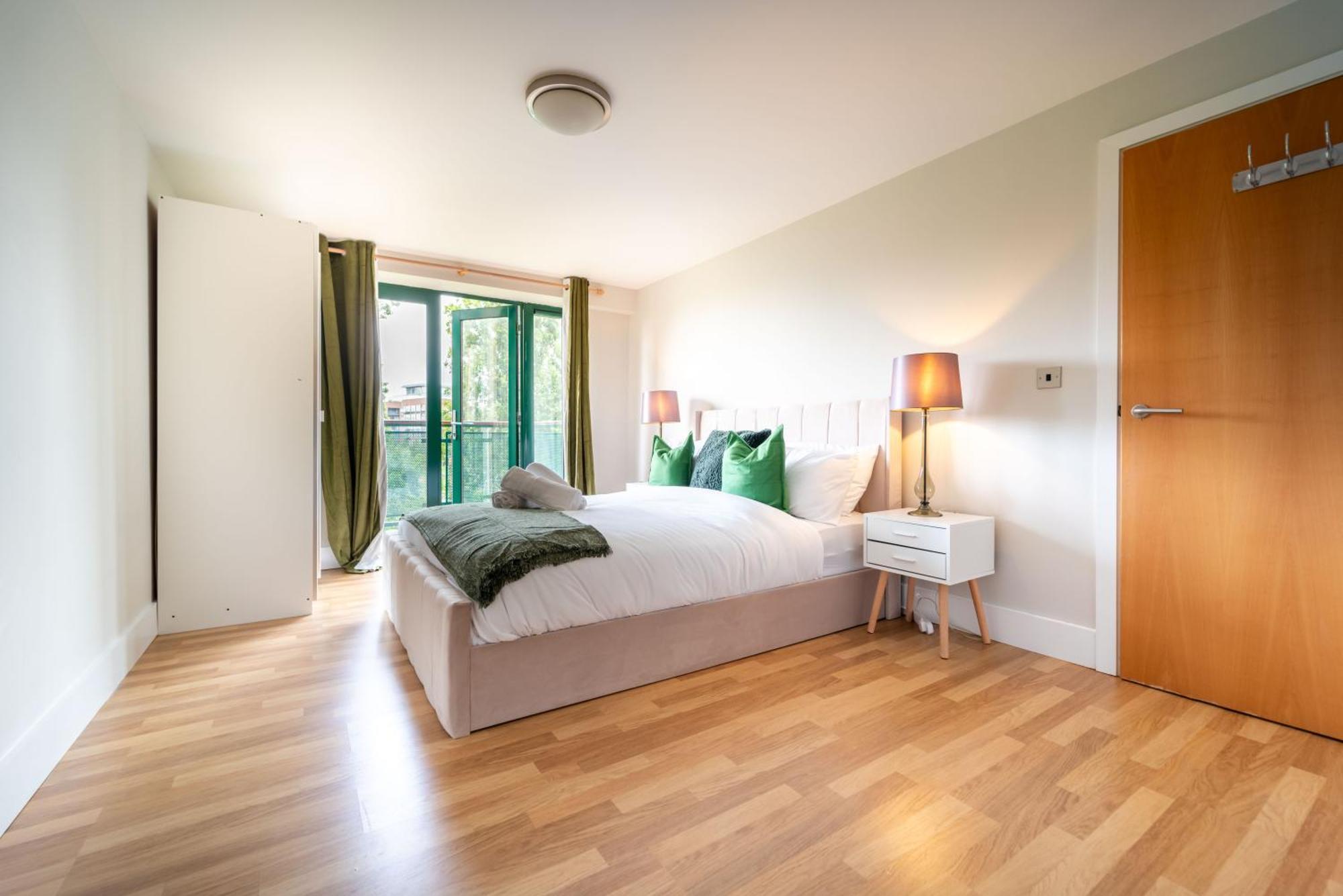 Apartment Luxury Docklands 2bed Apt- Close To Excel- Canary Wharf- Airport - 02 Arena- Free Parking- Ps 4 *