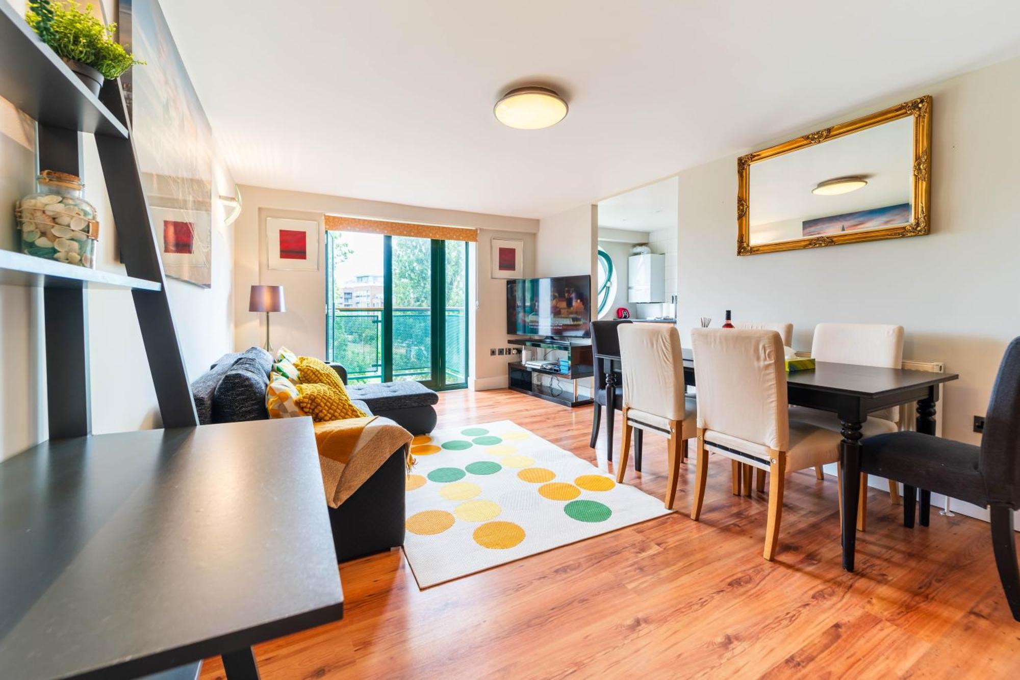 Luxury Docklands 2bed Apt- Close To Excel- Canary Wharf- Airport - 02 Arena- Free Parking- Ps 4 London