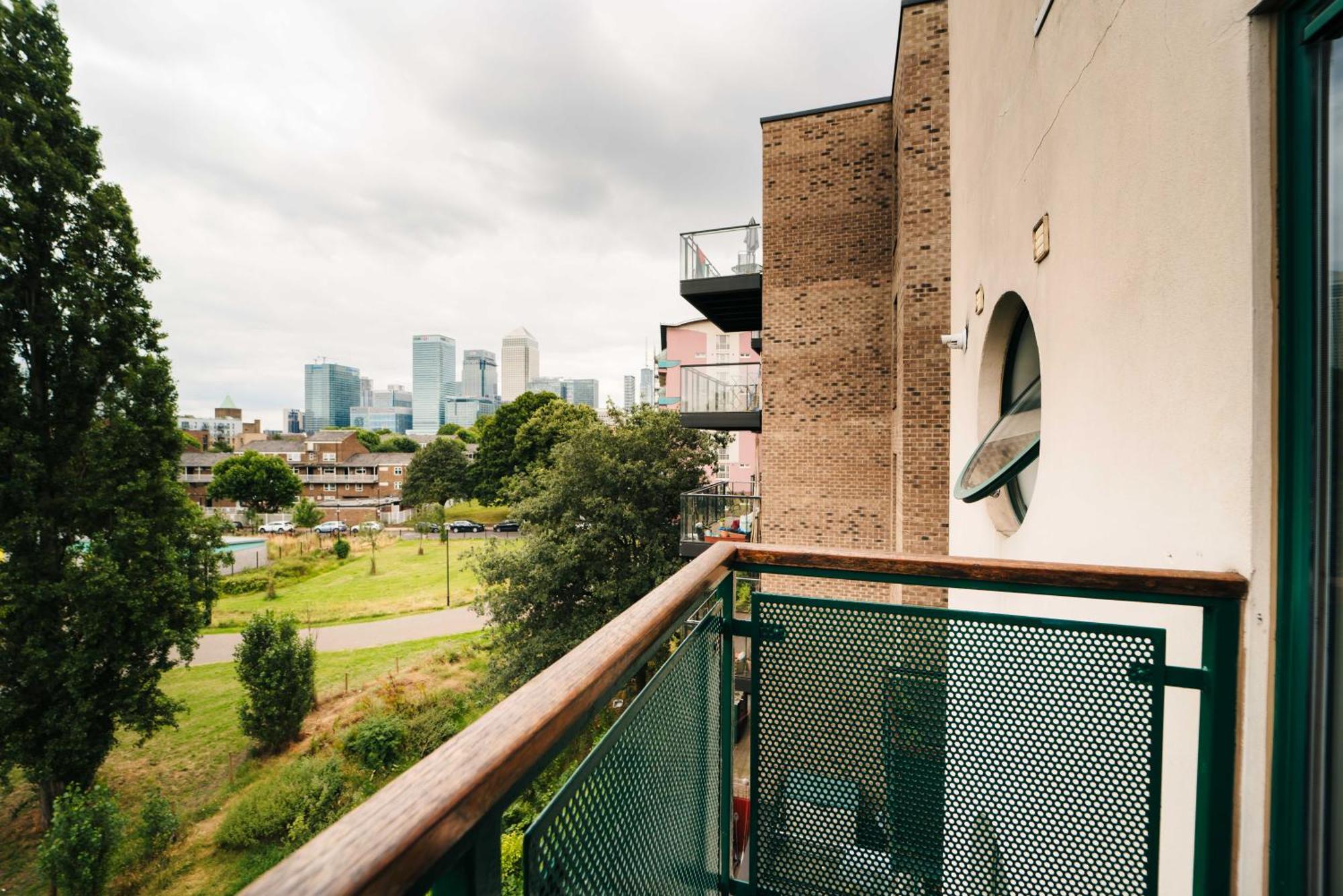 Luxury Docklands 2bed Apt- Close To Excel- Canary Wharf- Airport - 02 Arena- Free Parking- Ps 4 Apartment *