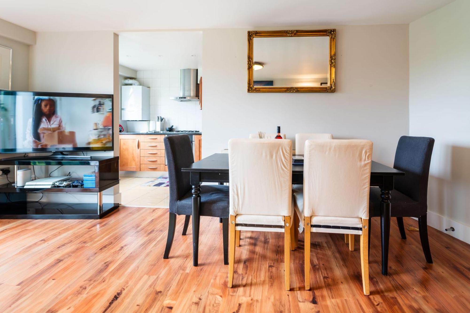 Apartment Luxury Docklands 2bed Apt- Close To Excel- Canary Wharf- Airport - 02 Arena- Free Parking- Ps 4 *