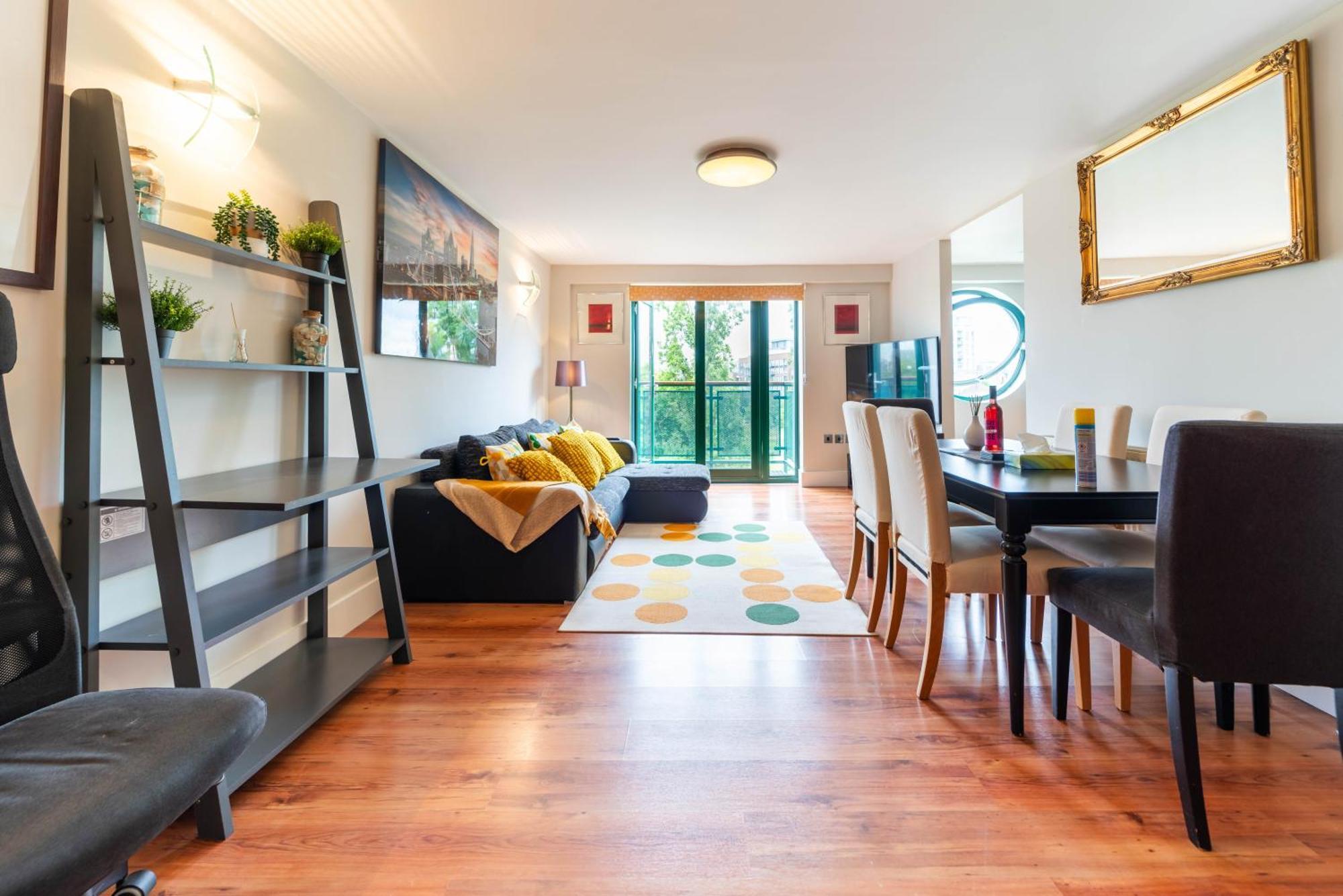 Luxury Docklands 2bed Apt- Close To Excel- Canary Wharf- Airport - 02 Arena- Free Parking- Ps 4 London