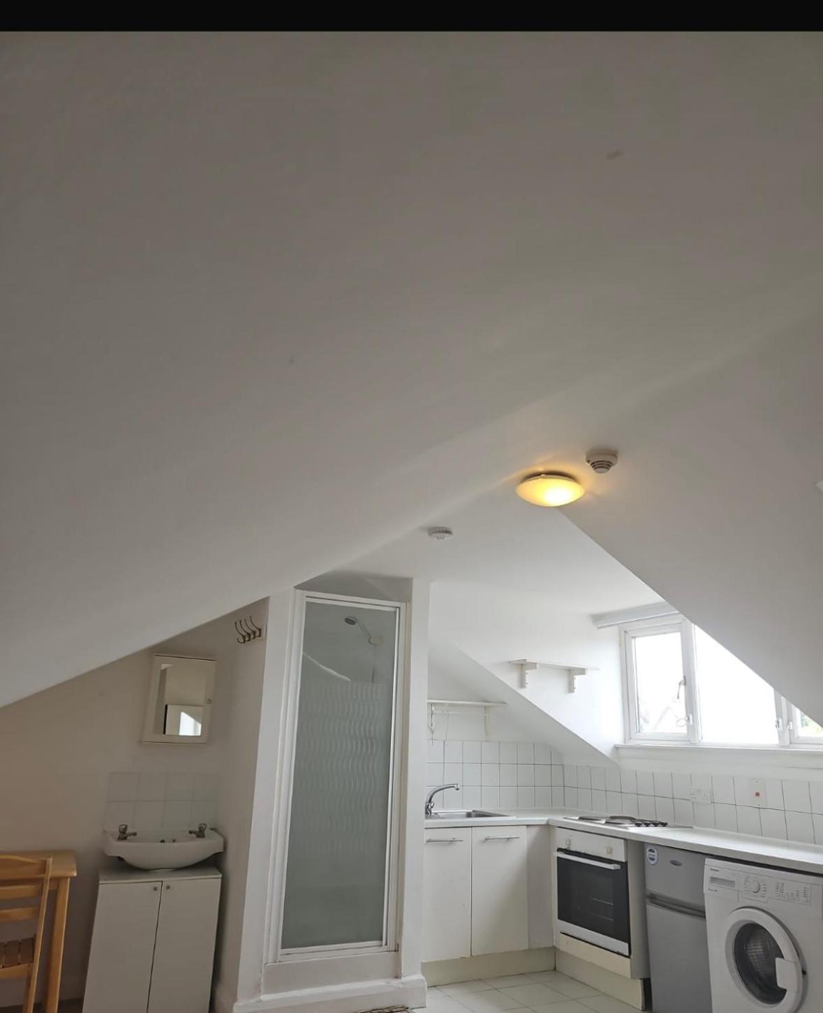 Flat G, In Oxford Road * London
