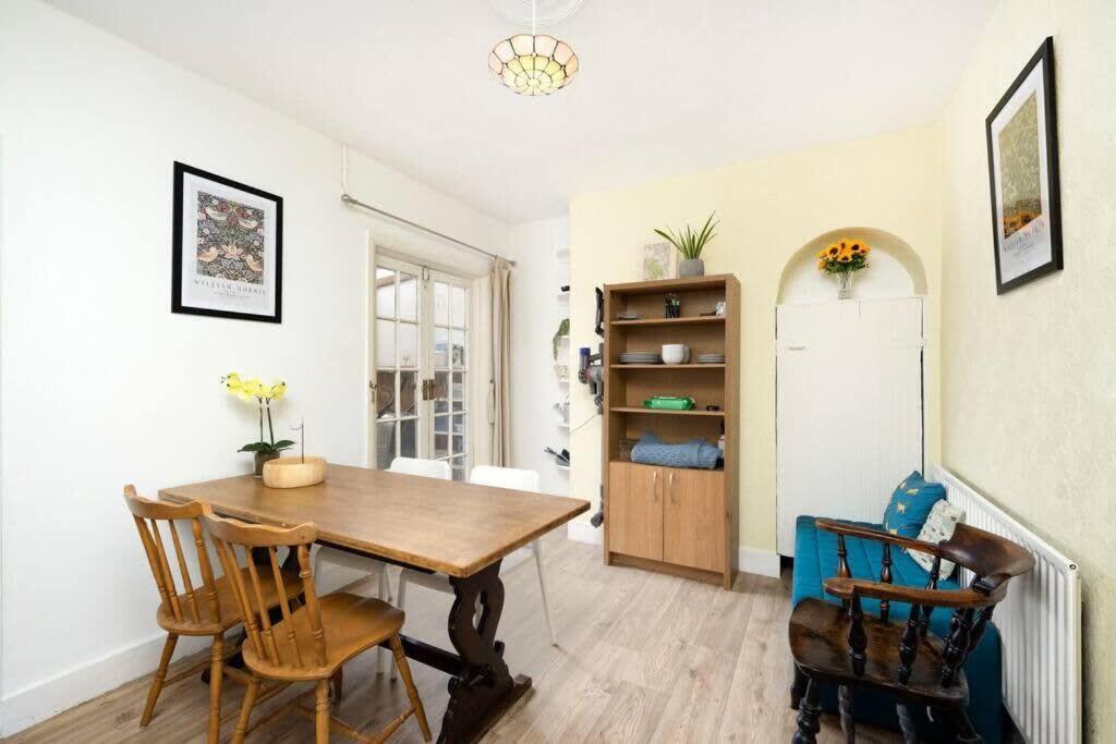 Hébergement de vacances 3br House A Perfect Group Getaway Londres