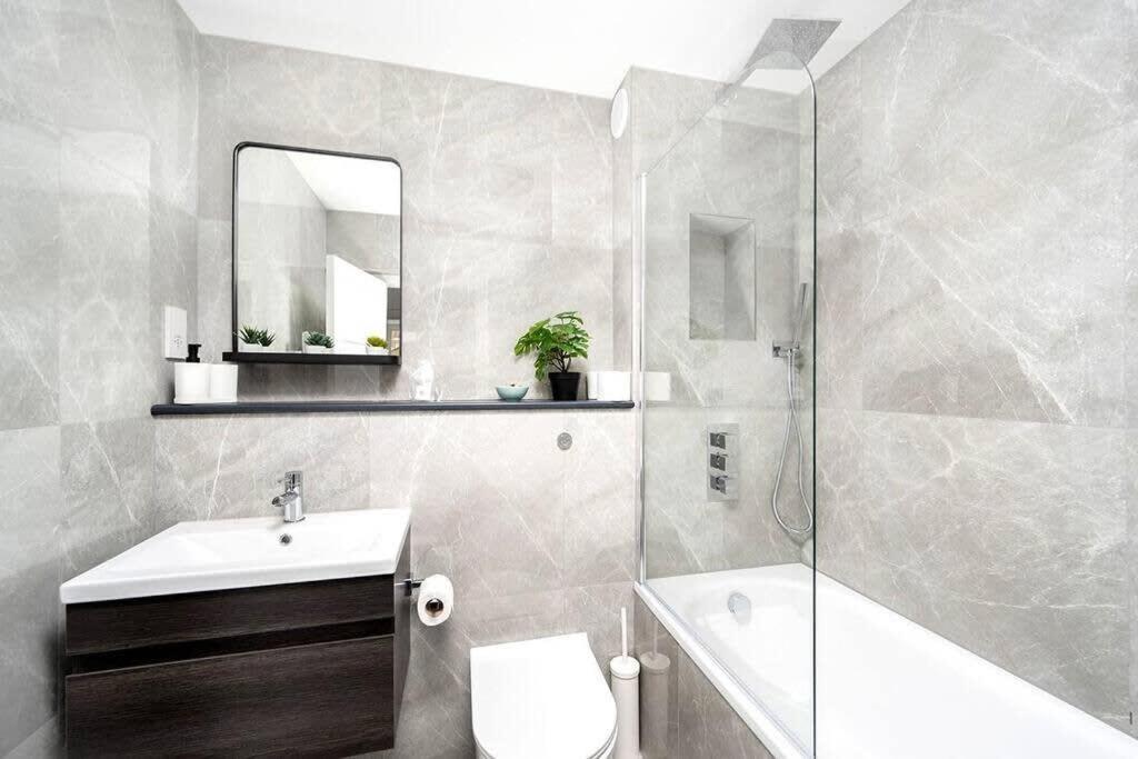 Apartment Charming In The Pleydell Estate London