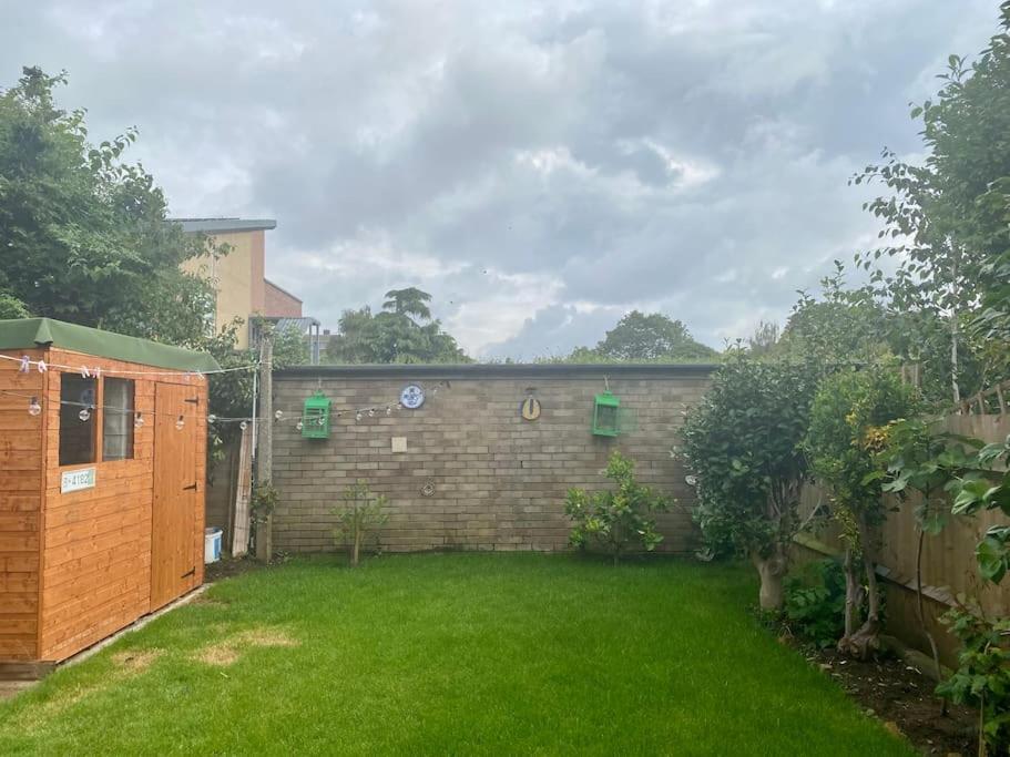 Entire Fully Renovated House In Chiswick W4 Casa de Férias *