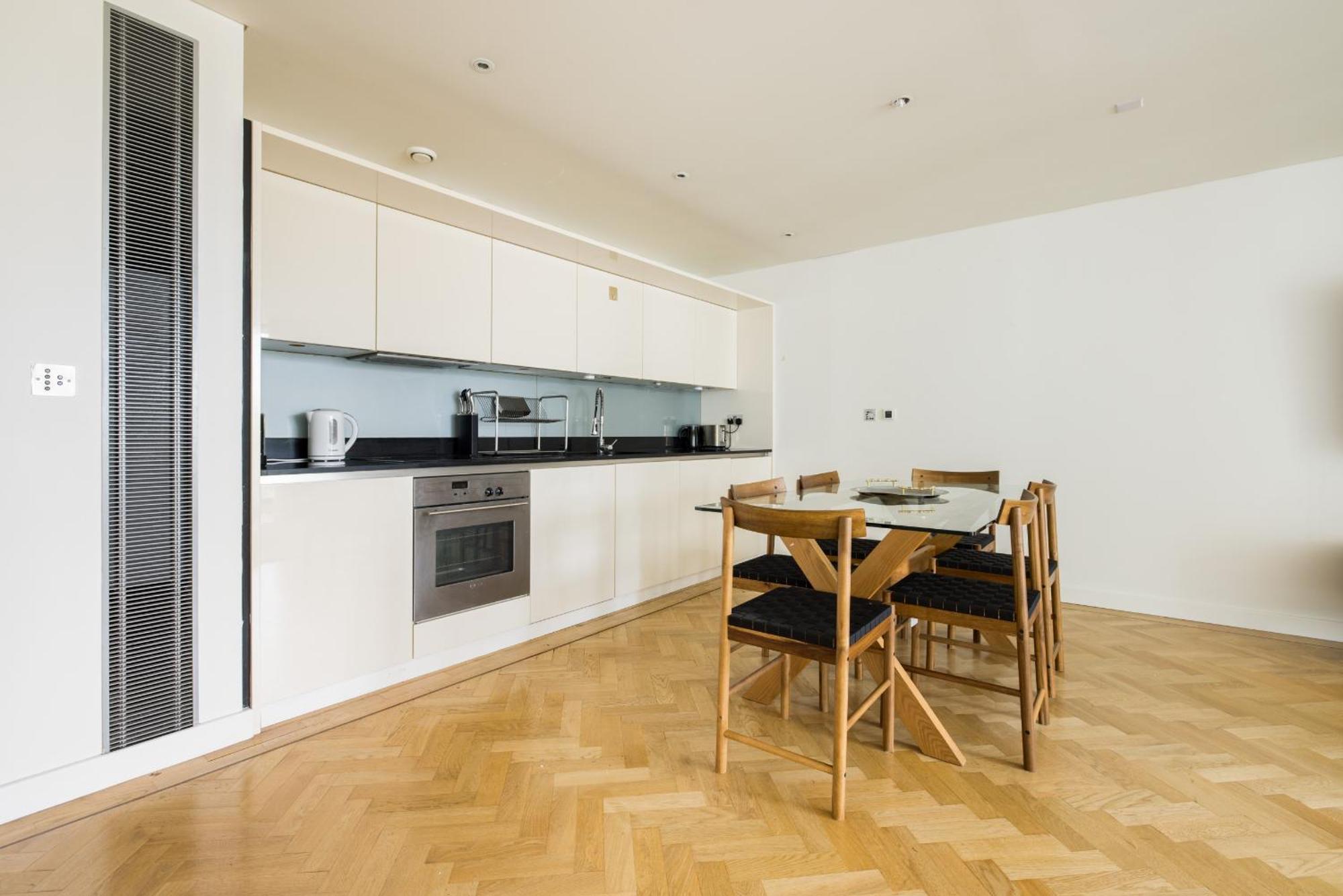 Spacious, Modern 3-bed Appartement *