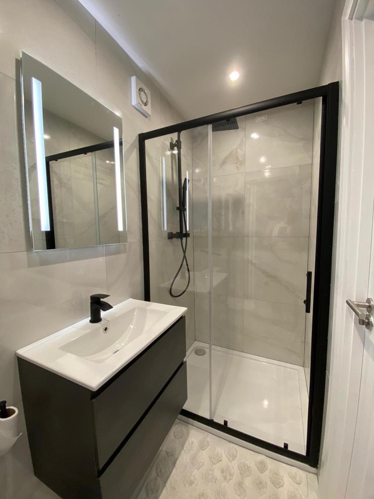 Beautiful Newly Renovated House Sleeps 6 People, Only 12 Minutes By Tube To Oxford Circus Londres