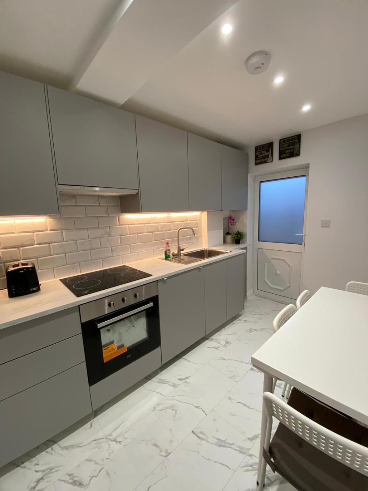 Beautiful Newly Renovated House Sleeps 6 People, Only 12 Minutes By Tube To Oxford Circus Сasa de vacaciones
