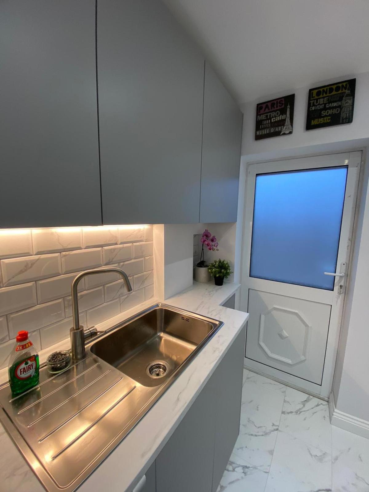 Beautiful Newly Renovated House Sleeps 6 People, Only 12 Minutes By Tube To Oxford Circus * Londres