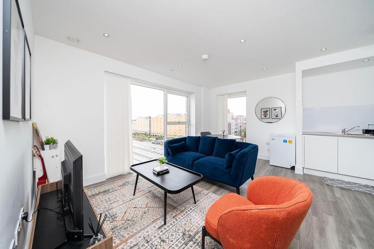 1br Gem In Shared Near O2 Arena & Excel With Patio, Private Bath, Free Parking & Garden Apartment