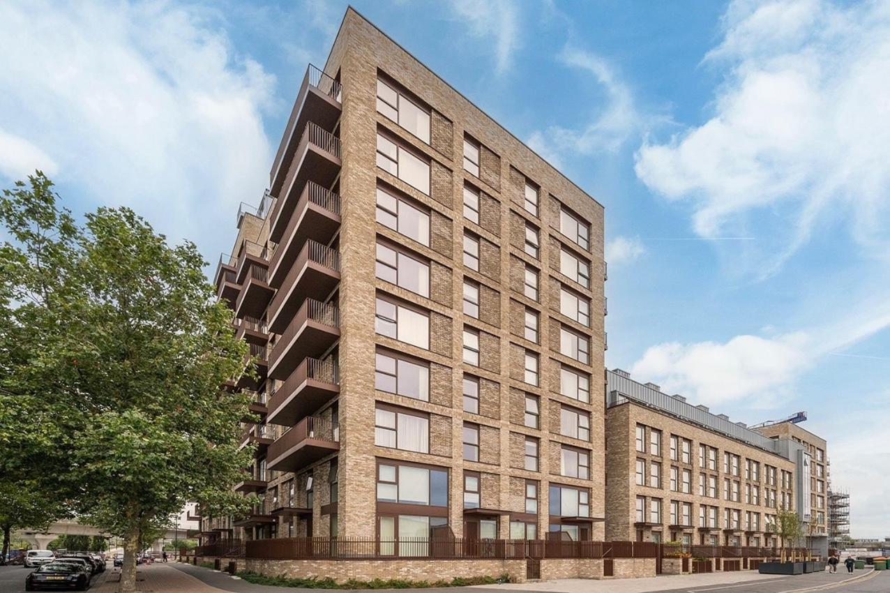 1br Gem In Shared Near O2 Arena & Excel With Patio, Private Bath, Free Parking & Garden Apartment *