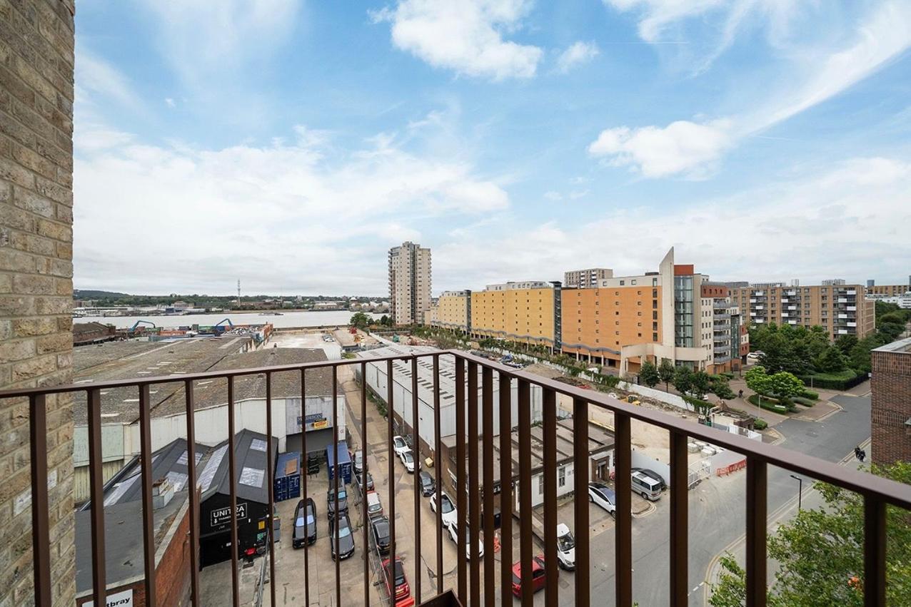 1br Gem In Shared Near O2 Arena & Excel With Patio, Private Bath, Free Parking & Garden London