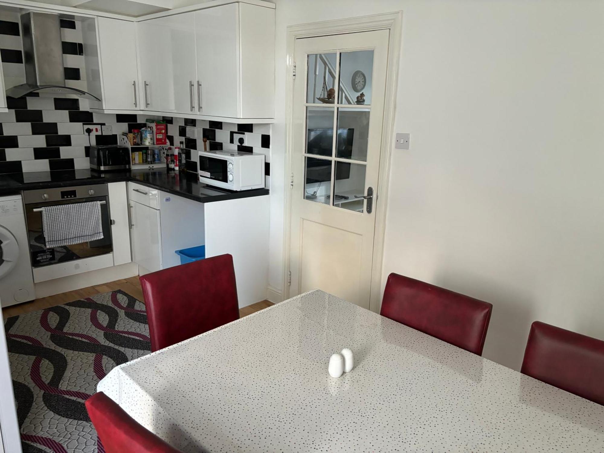 Apartamento Spacious 2 Bedroom House With Garden Londres