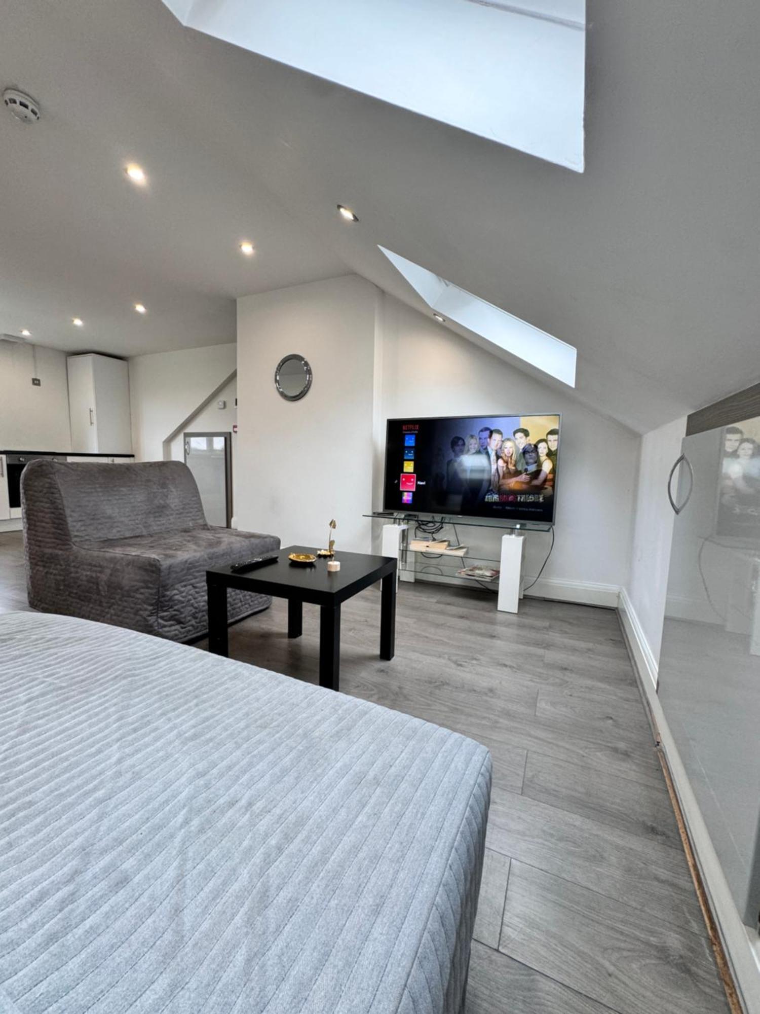 Apartamento Hatton Heathrow Airport- Free Parking-free Underground To And From Heathrow Airport Hatton Cross Picture-see Fast Hatton Cross To 30min Londres