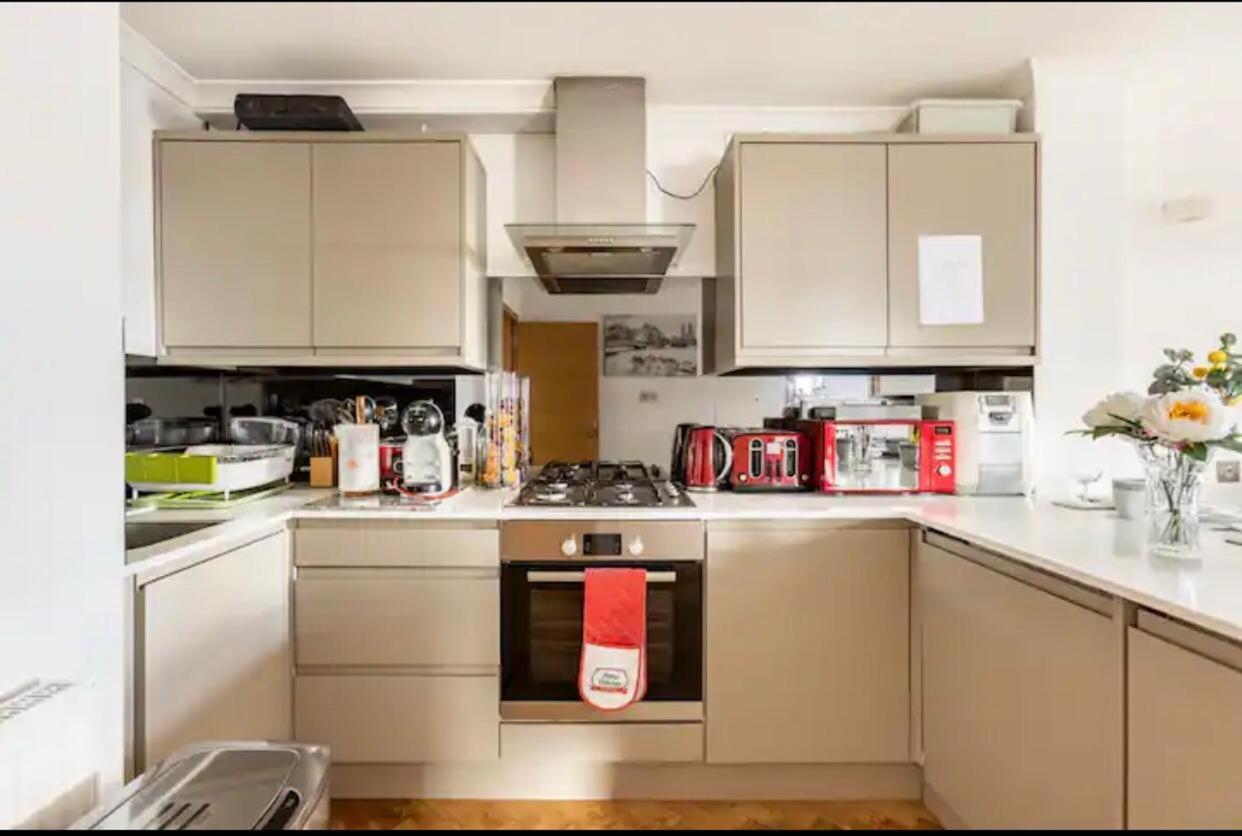 Apartamento Stunning 2 Bedrooms, 2 Bathrooms Flat.