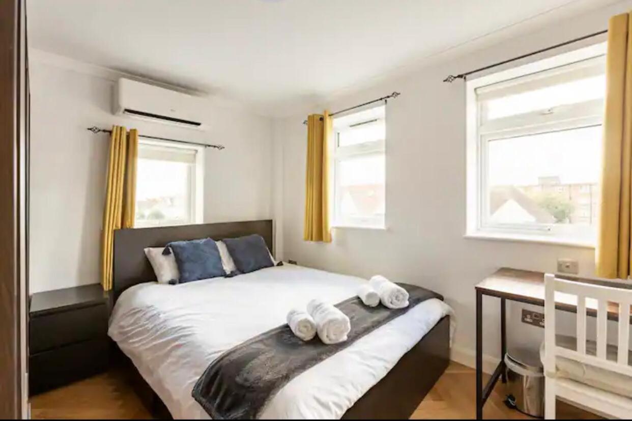 Stunning 2 Bedrooms, 2 Bathrooms Flat. Apartamento